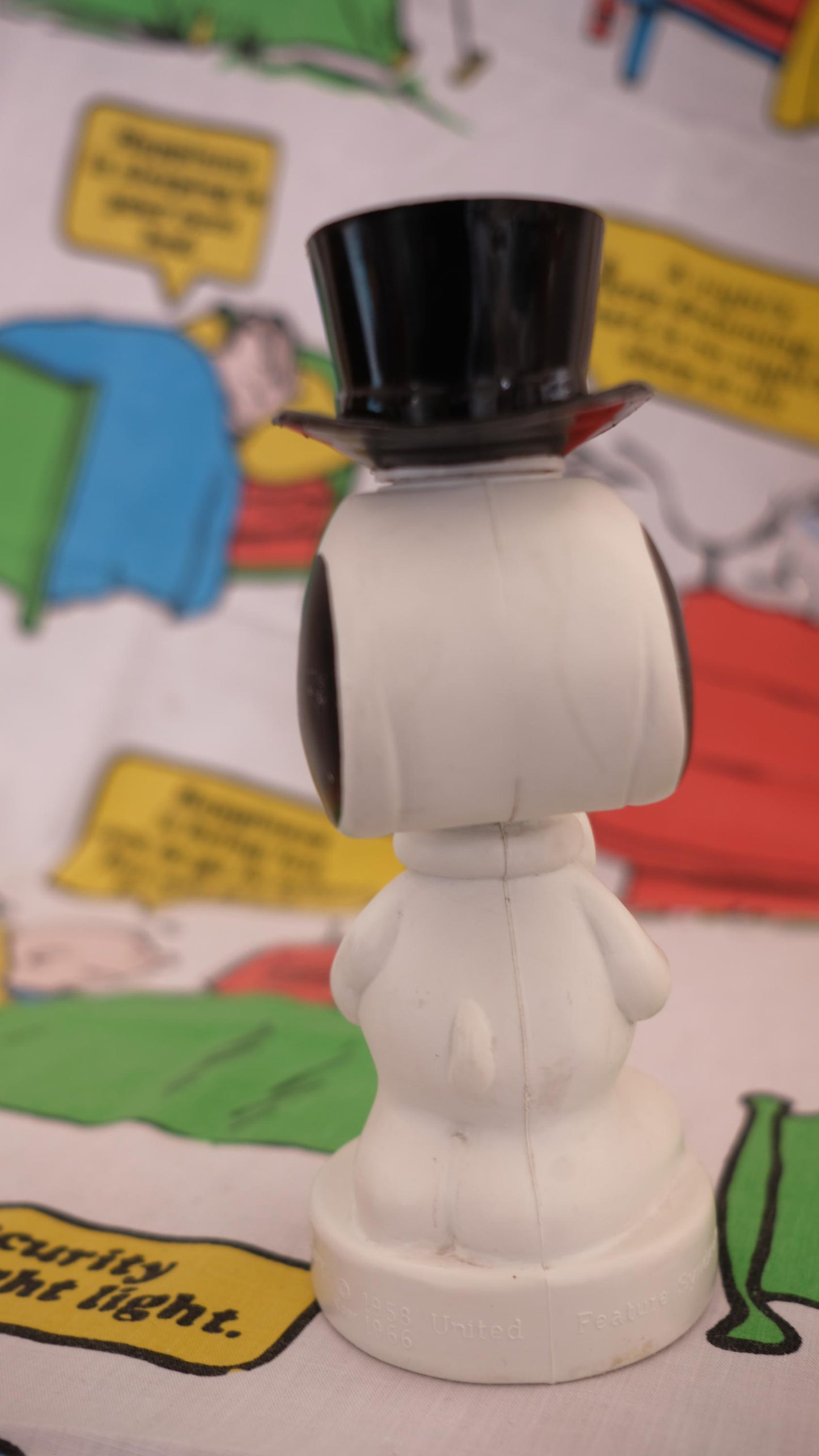 Bouteille de shampoing snoopy avec son haut de forme vintage