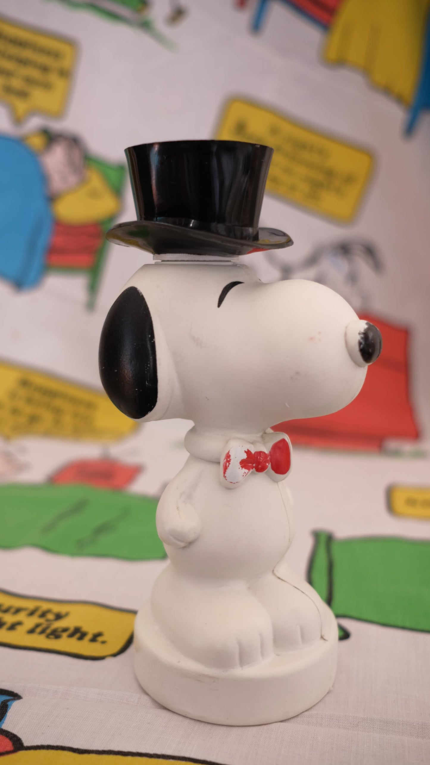 Bouteille de shampoing snoopy avec son haut de forme vintage