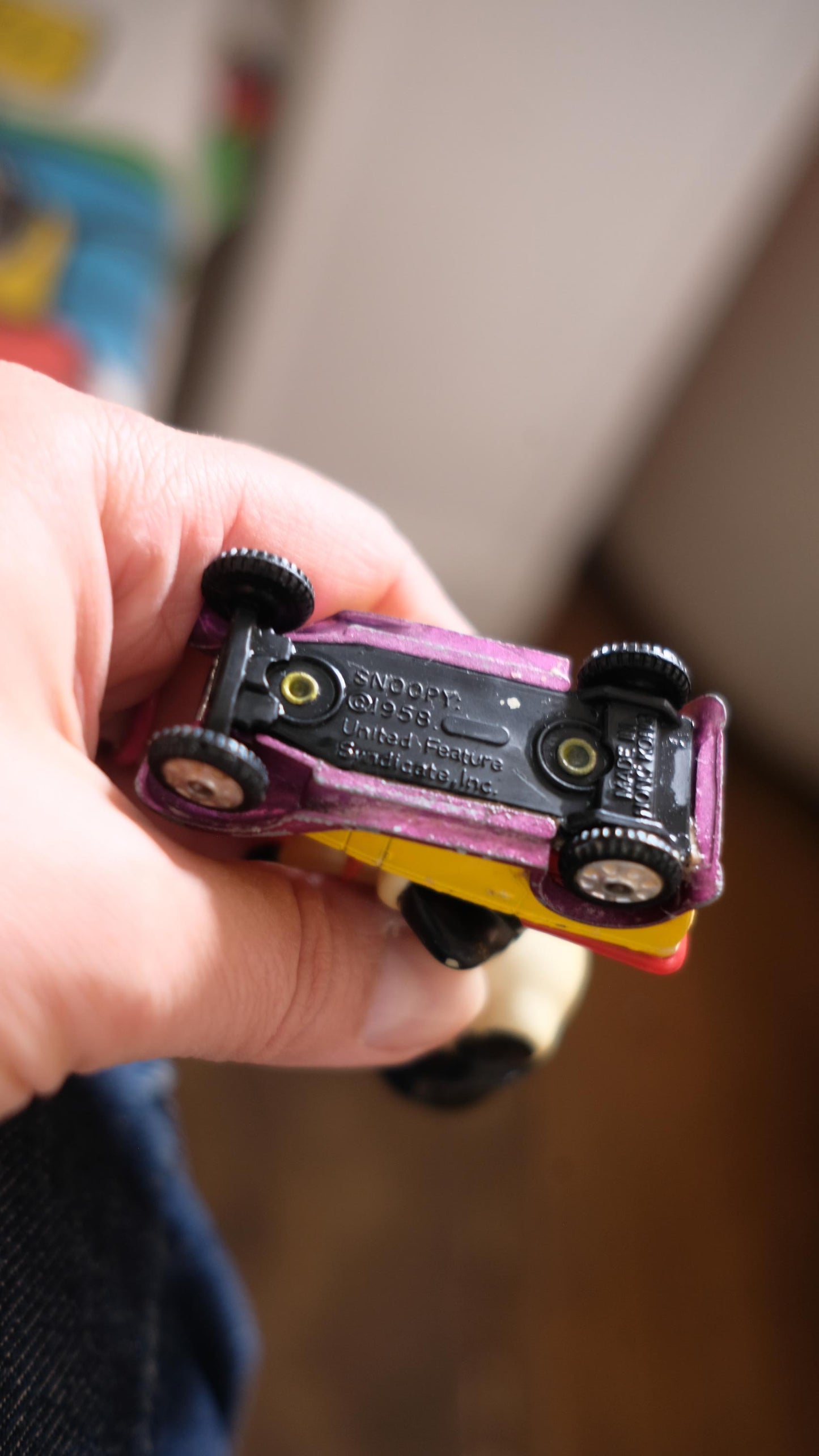 Petite voiture tuxedo Snoopy vintage par Aviva toys