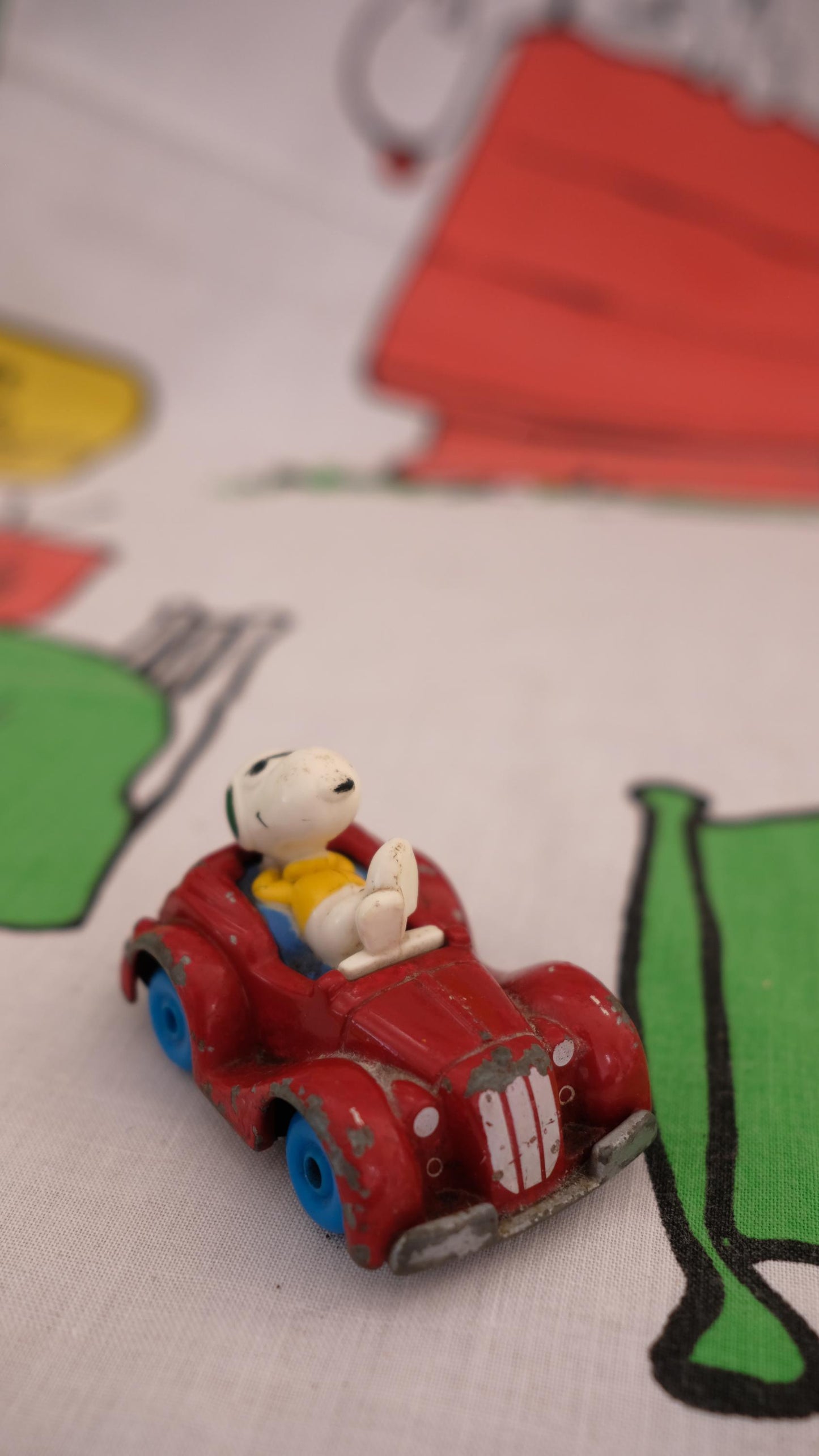 Petite voiture Snoopy joe cool vintage par aviva toys