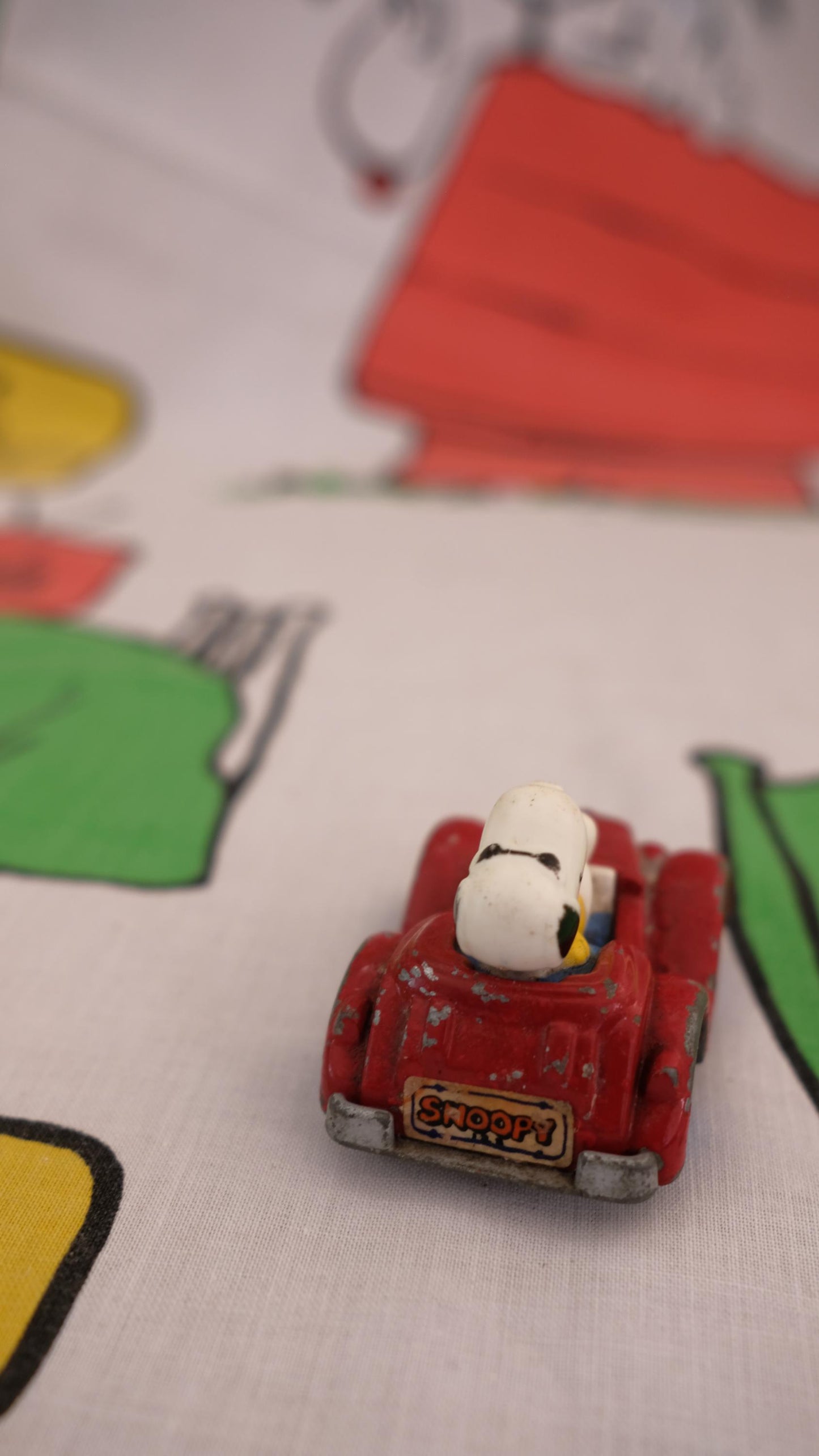 Petite voiture Snoopy joe cool vintage par aviva toys