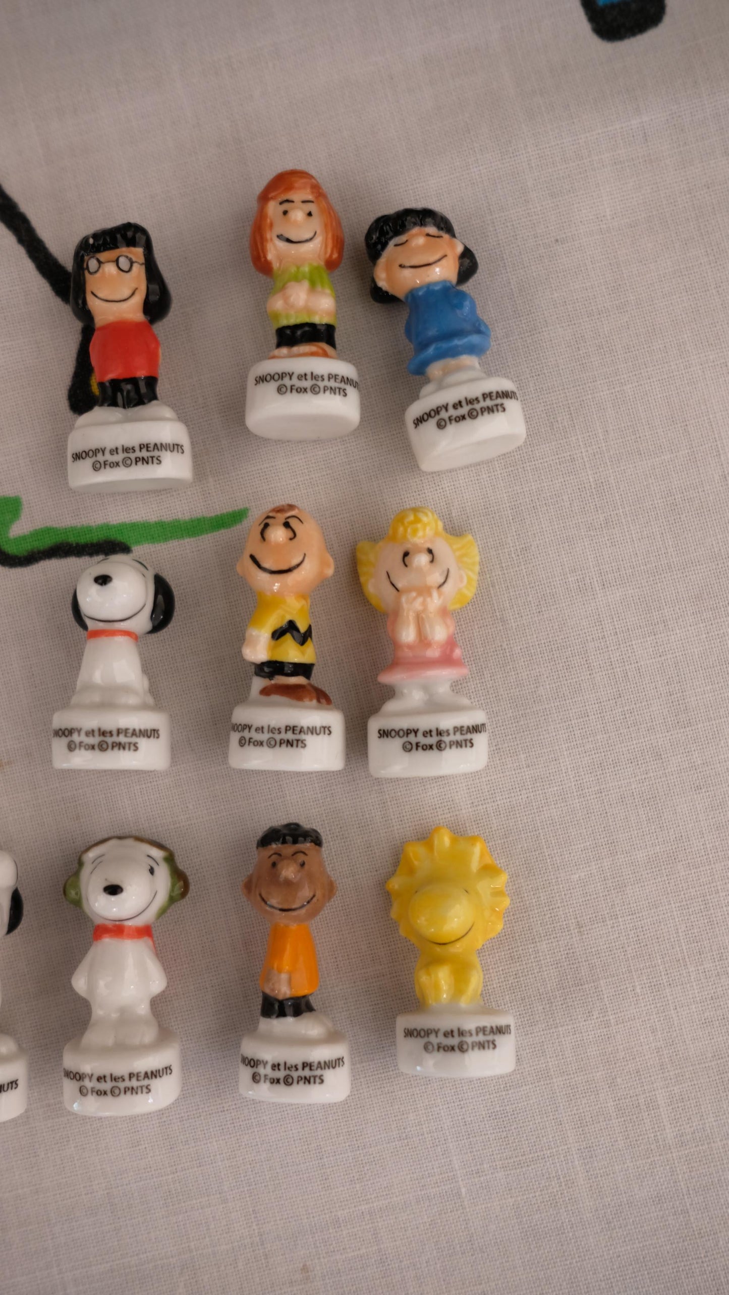 Collection complète de fèves Snoopy pour la mie câline 2015