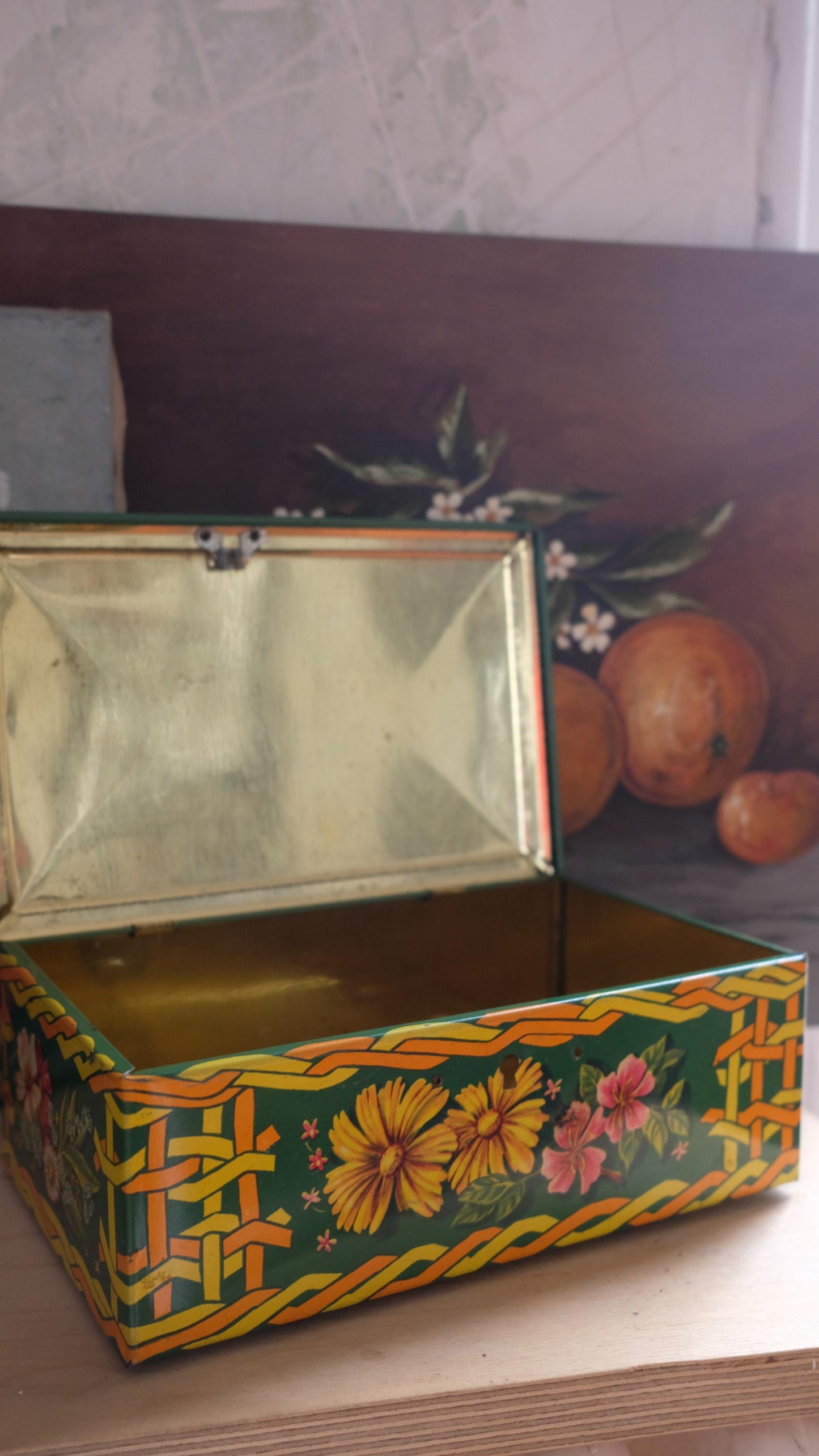 Boîte en fer vintage motif fleuri