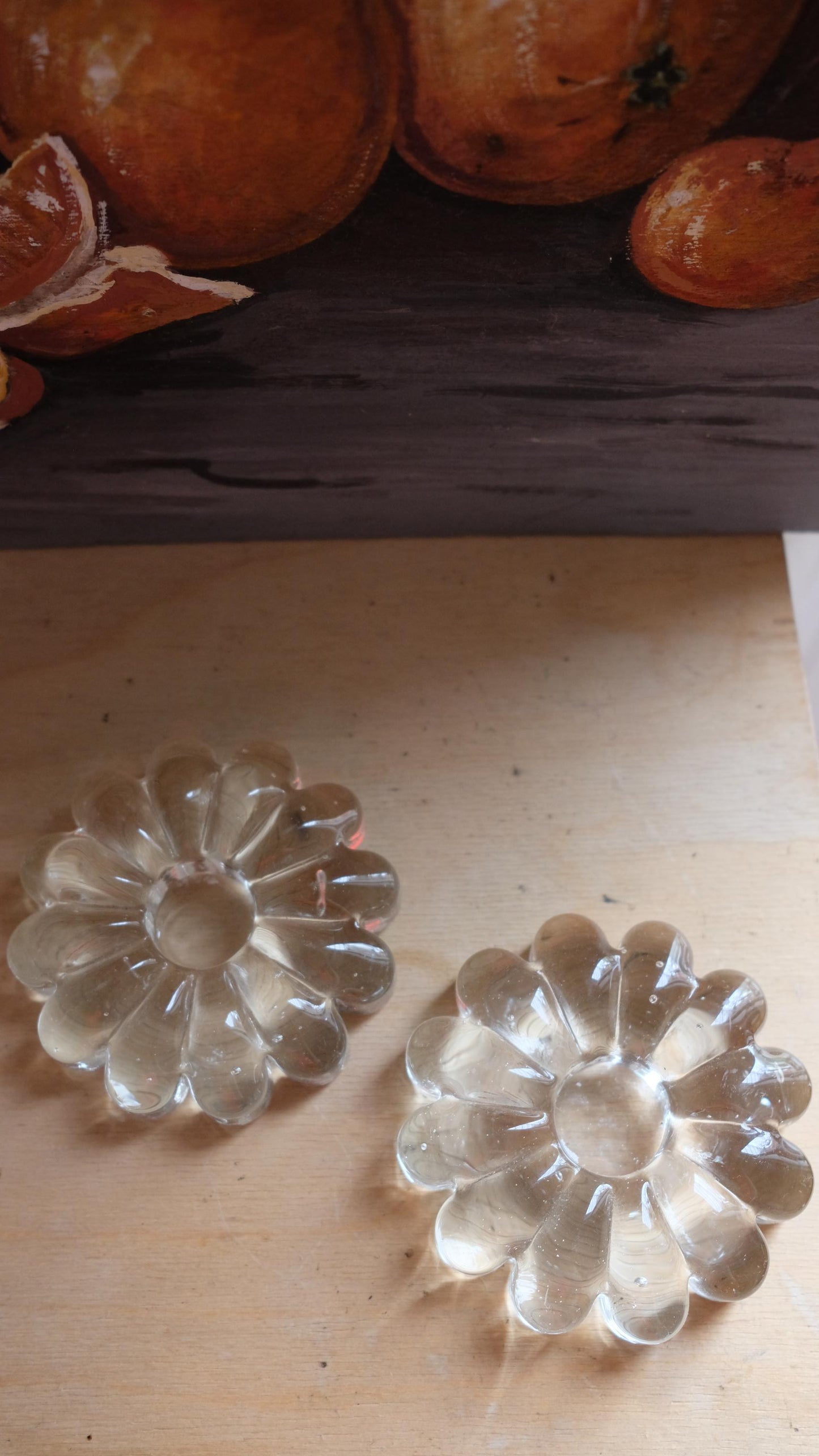 Paire de bougeoirs vintage en verre en forme de marguerite