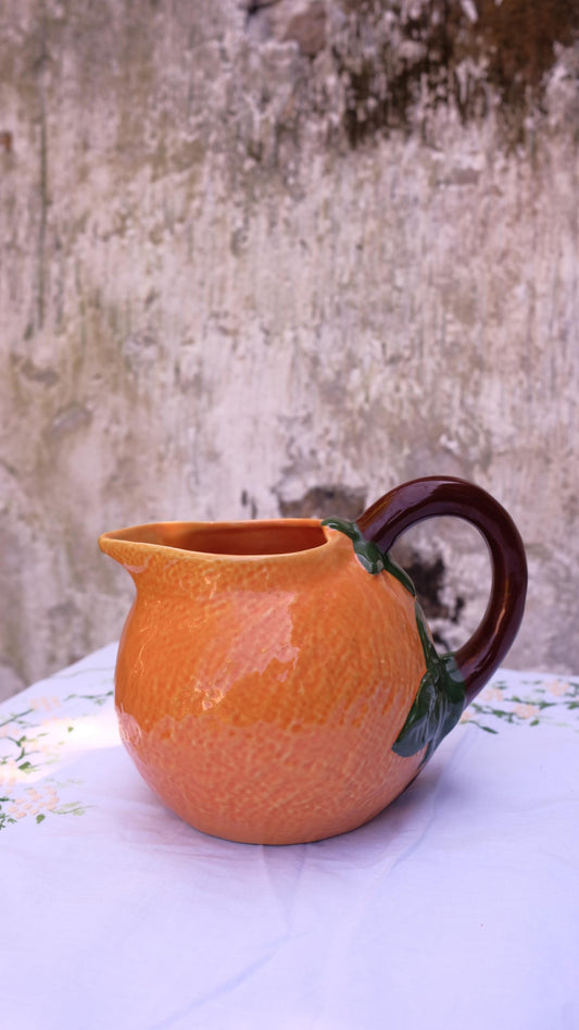 Pichet en barbotine en forme d'orange