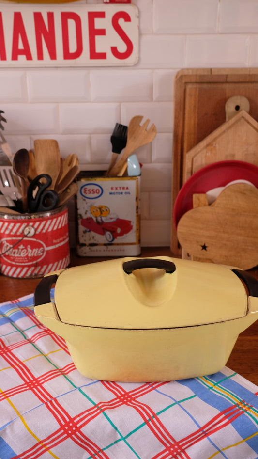 Cocotte en fonte le creuset vintage désigné par Raymond Loewy