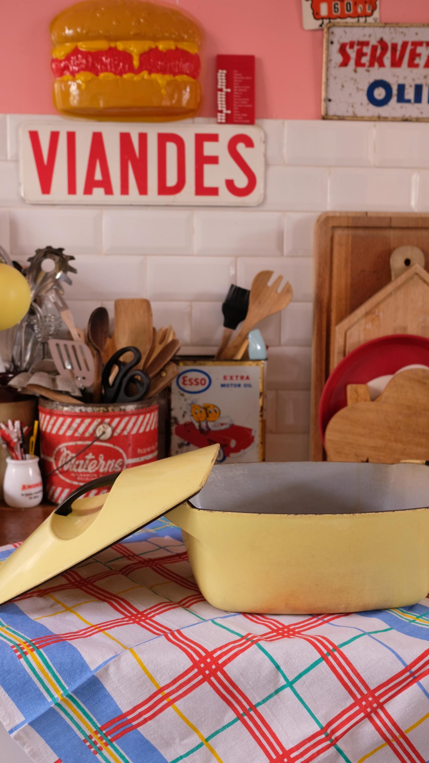 Cocotte en fonte le creuset vintage désigné par Raymond Loewy