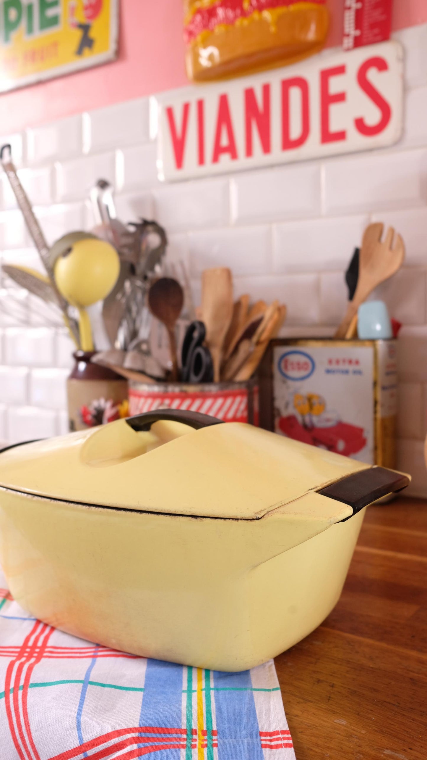 Cocotte en fonte le creuset vintage désigné par Raymond Loewy
