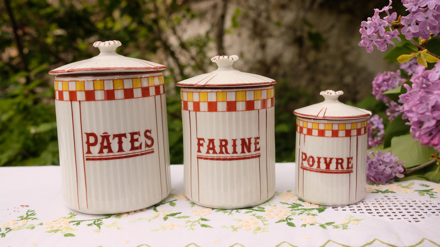 Lot de trois pots à épices en céramique vintage