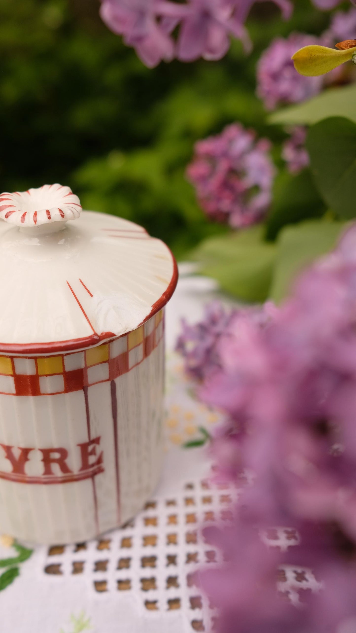 Lot de trois pots à épices en céramique vintage