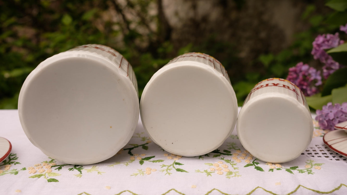 Lot de trois pots à épices en céramique vintage