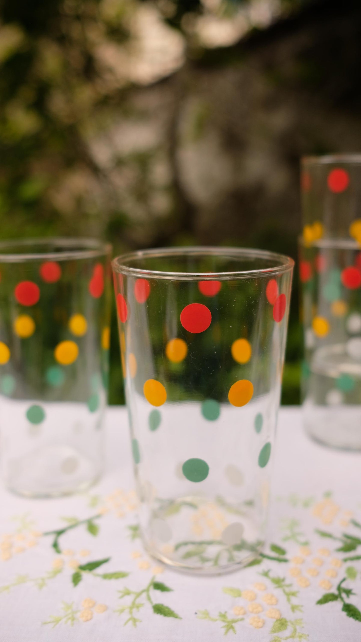 Lot de cinq verres vintage motif confettis