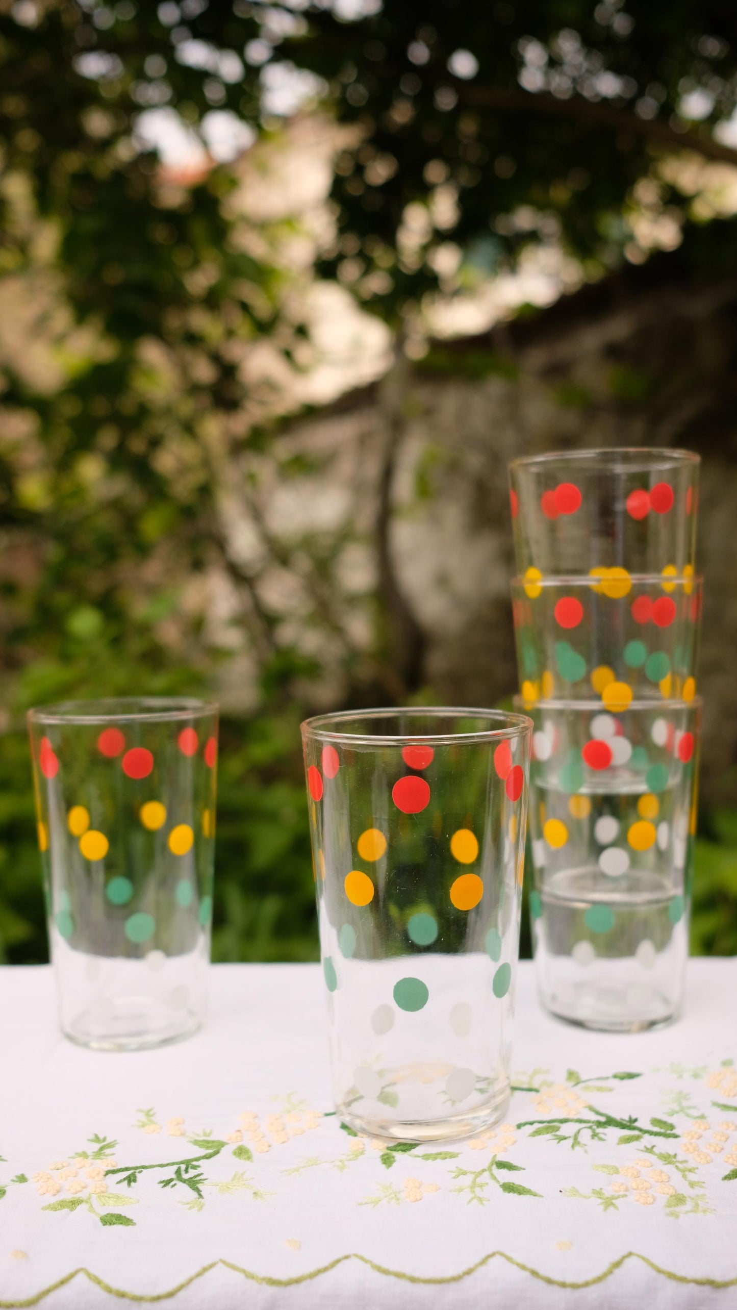 Lot de cinq verres vintage motif confettis