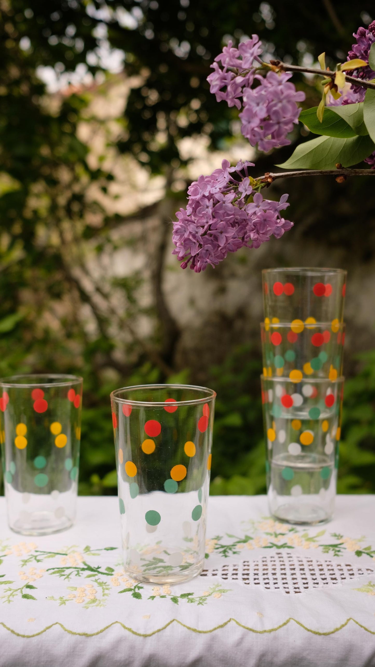 Lot de cinq verres vintage motif confettis
