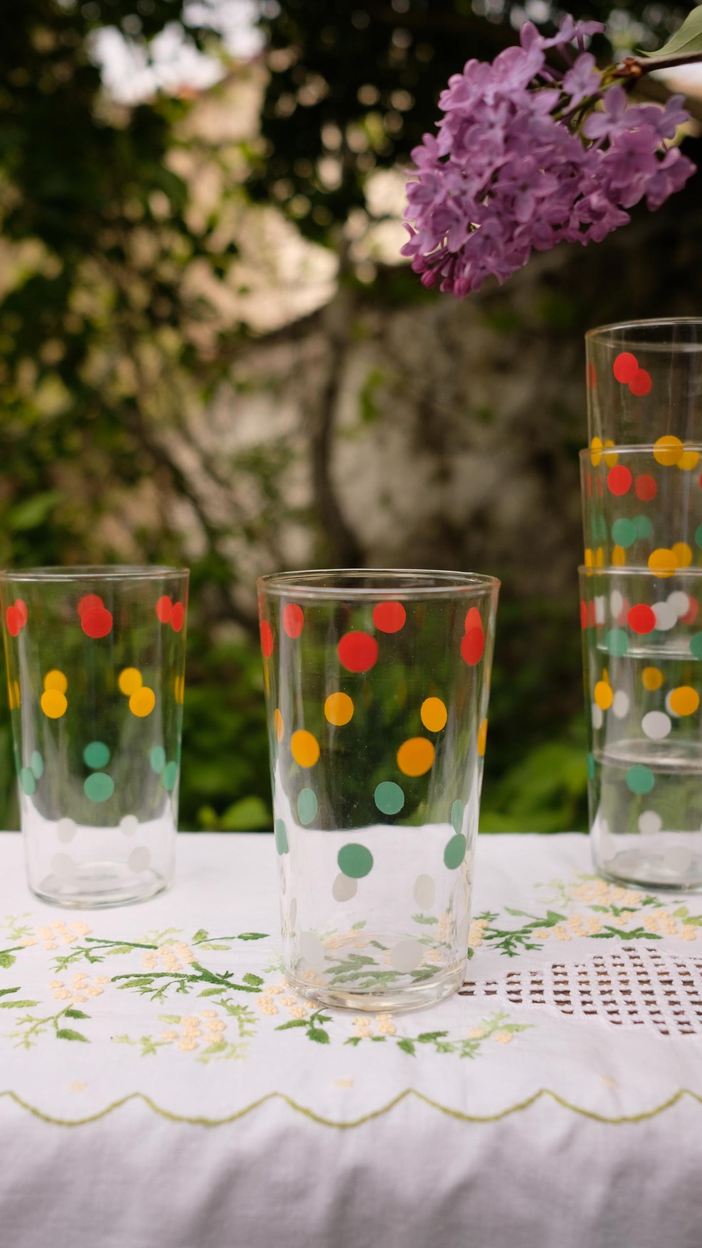 Lot de cinq verres vintage motif confettis