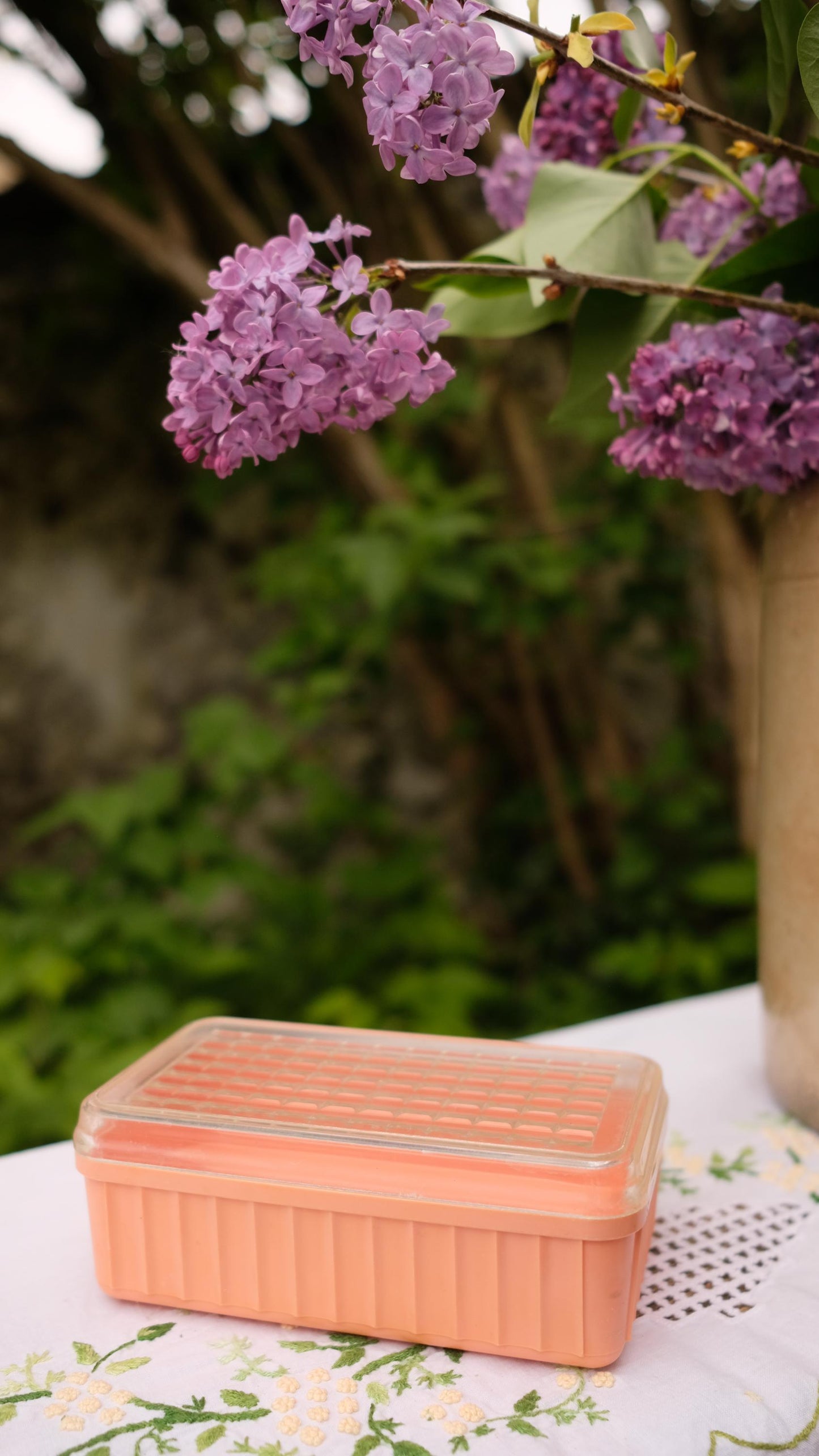 Beurrier vintage en plastique