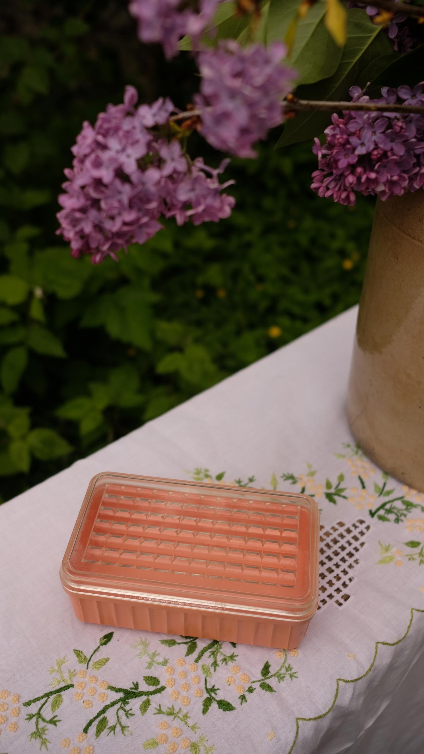 Beurrier vintage en plastique