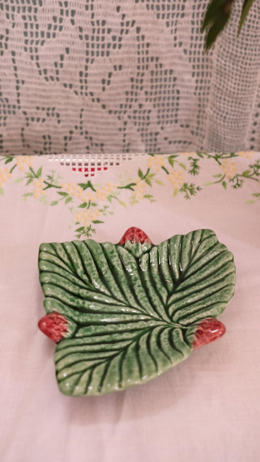 Ravier feuilles de fraisier vintage en faïence portugaise