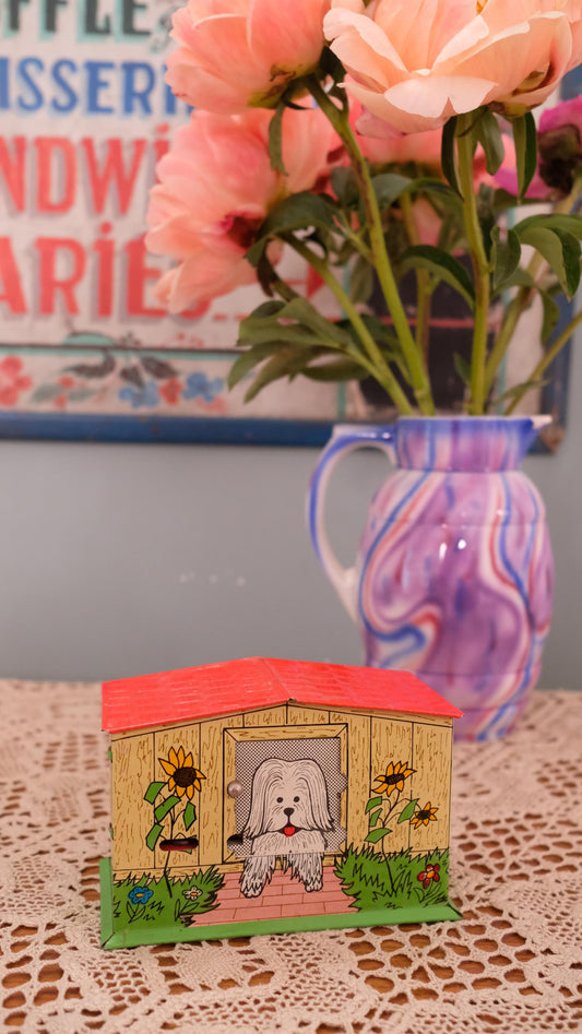 Tirelire vintage en métal "dog house"