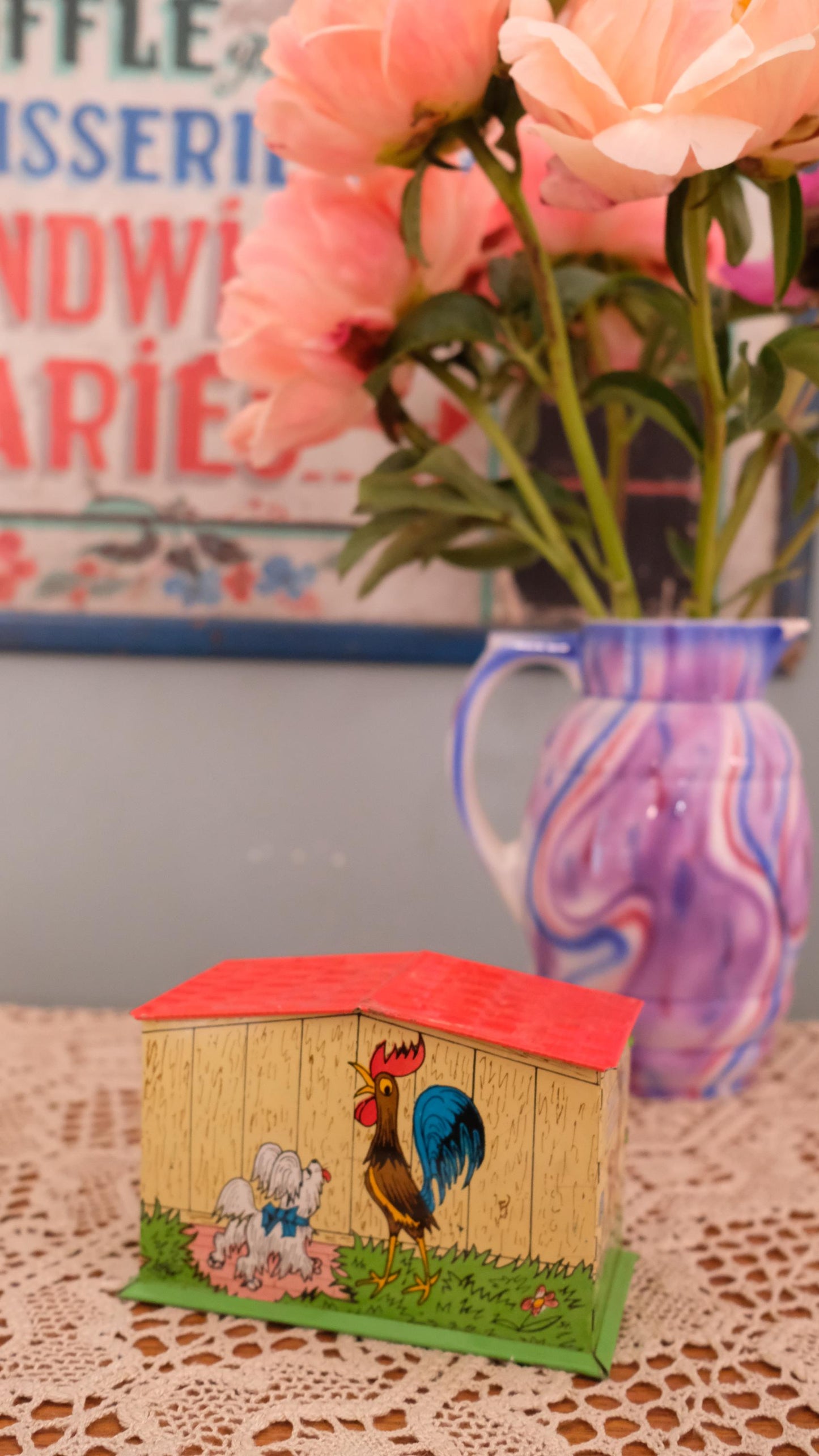 Tirelire vintage en métal "dog house"