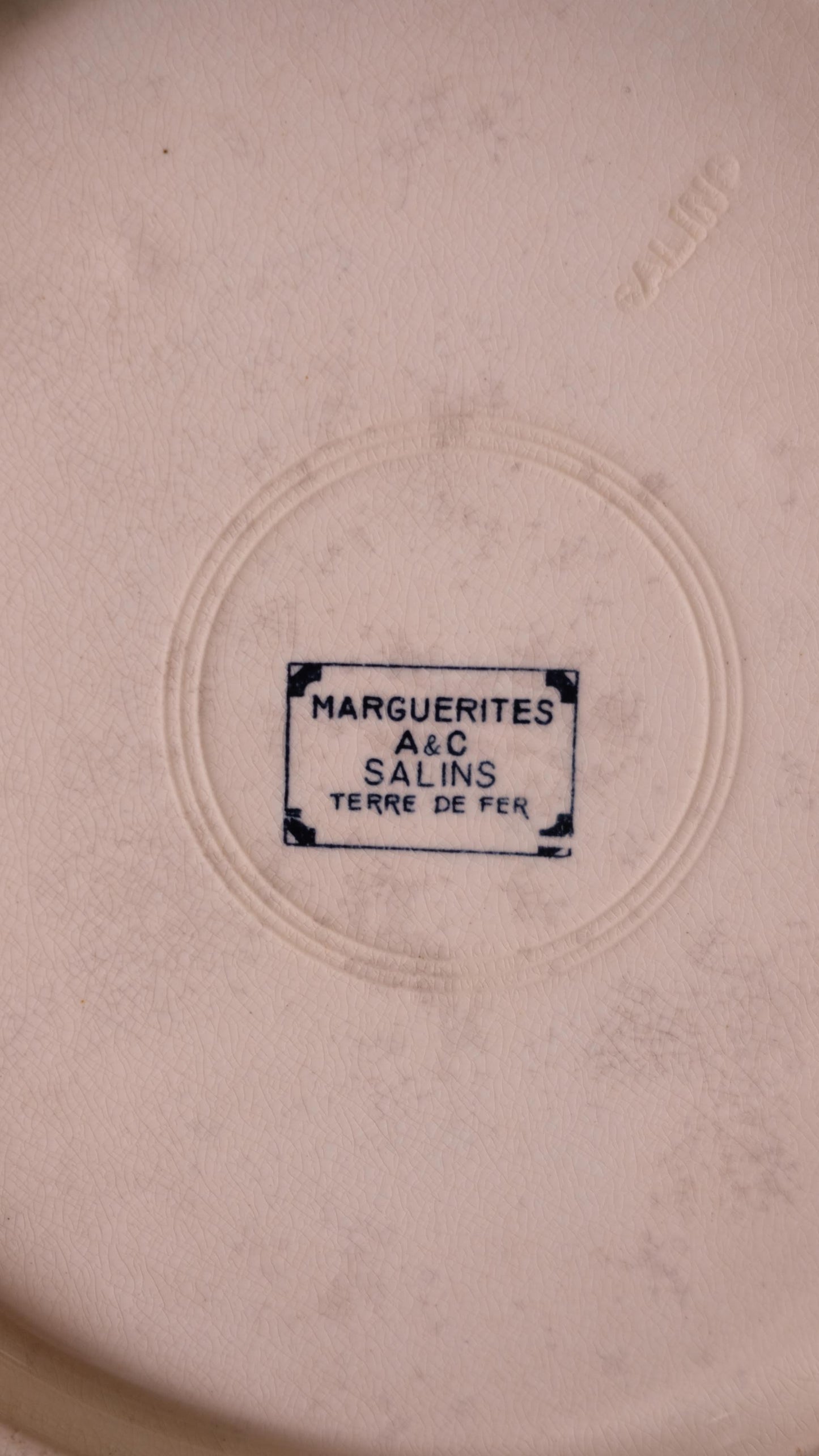 Grand plat terre de fer les salins vintage modèle Marguerite