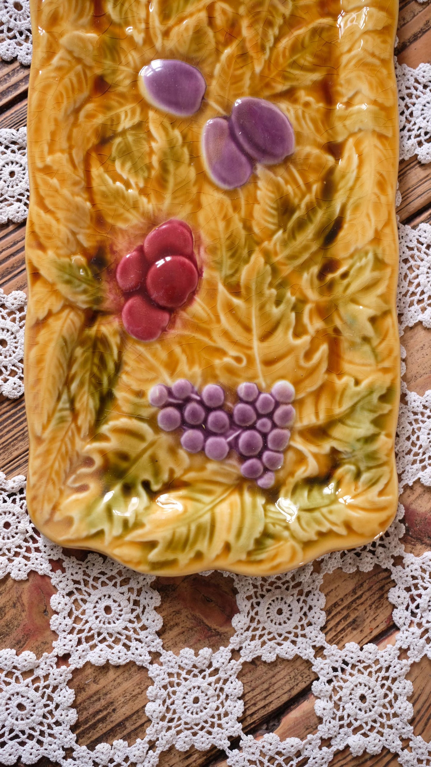 Plat à cake vintage en barbotine sarreguemines