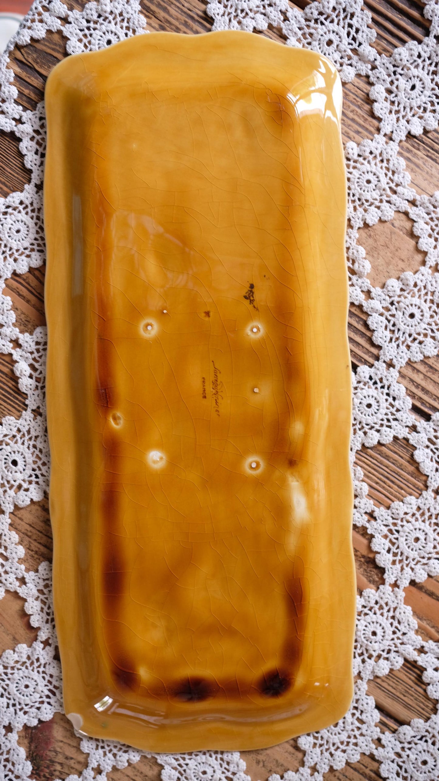 Plat à cake vintage en barbotine sarreguemines