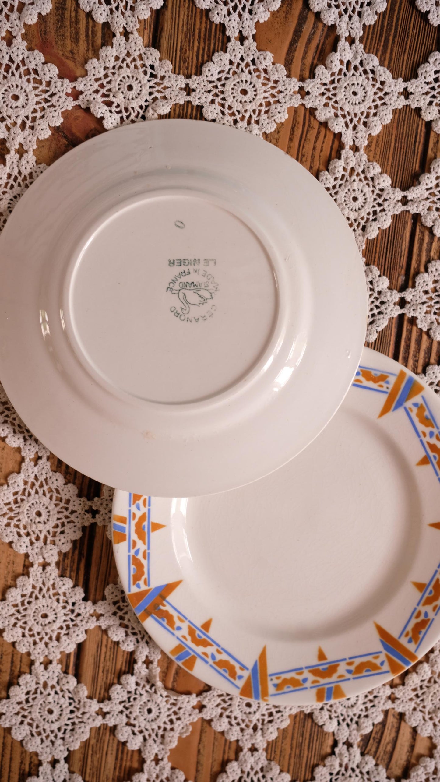 Lot de quatre assiettes à dessert vintage dans les tons oranges Badonviller et Céranor