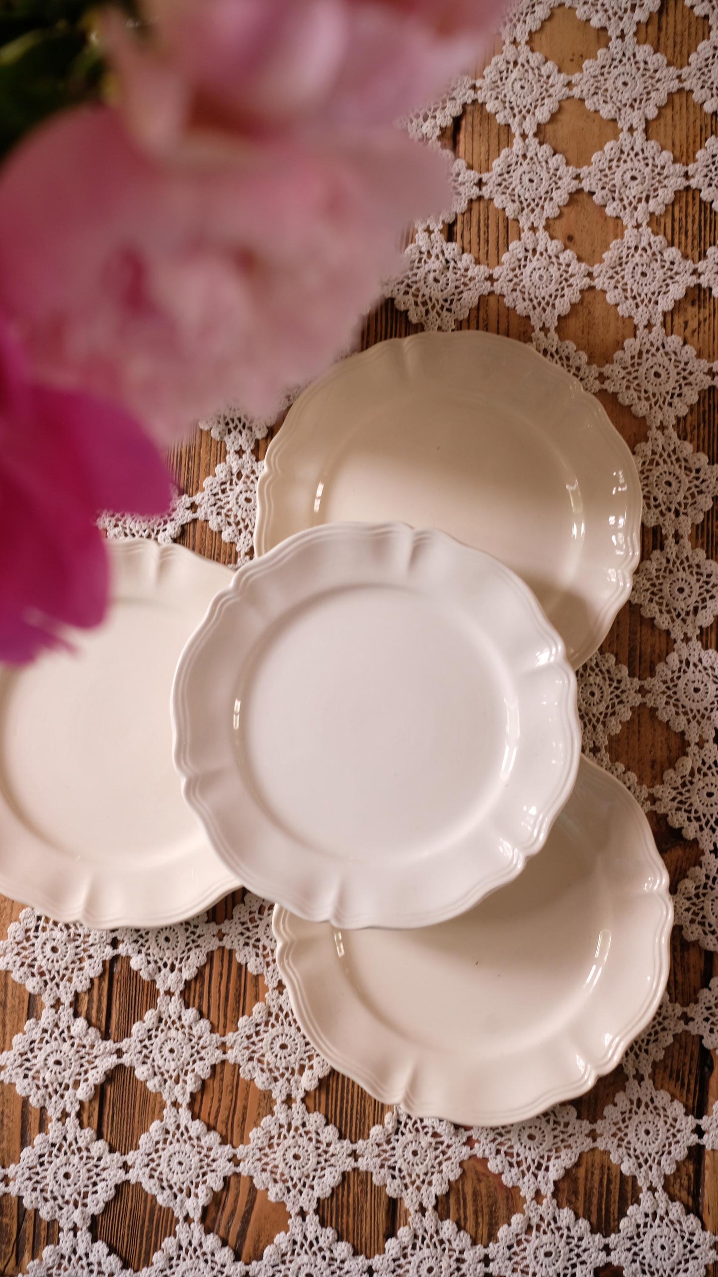 Lot de trois quatre assiettes à dessert à godrons vintage Sarreguemines