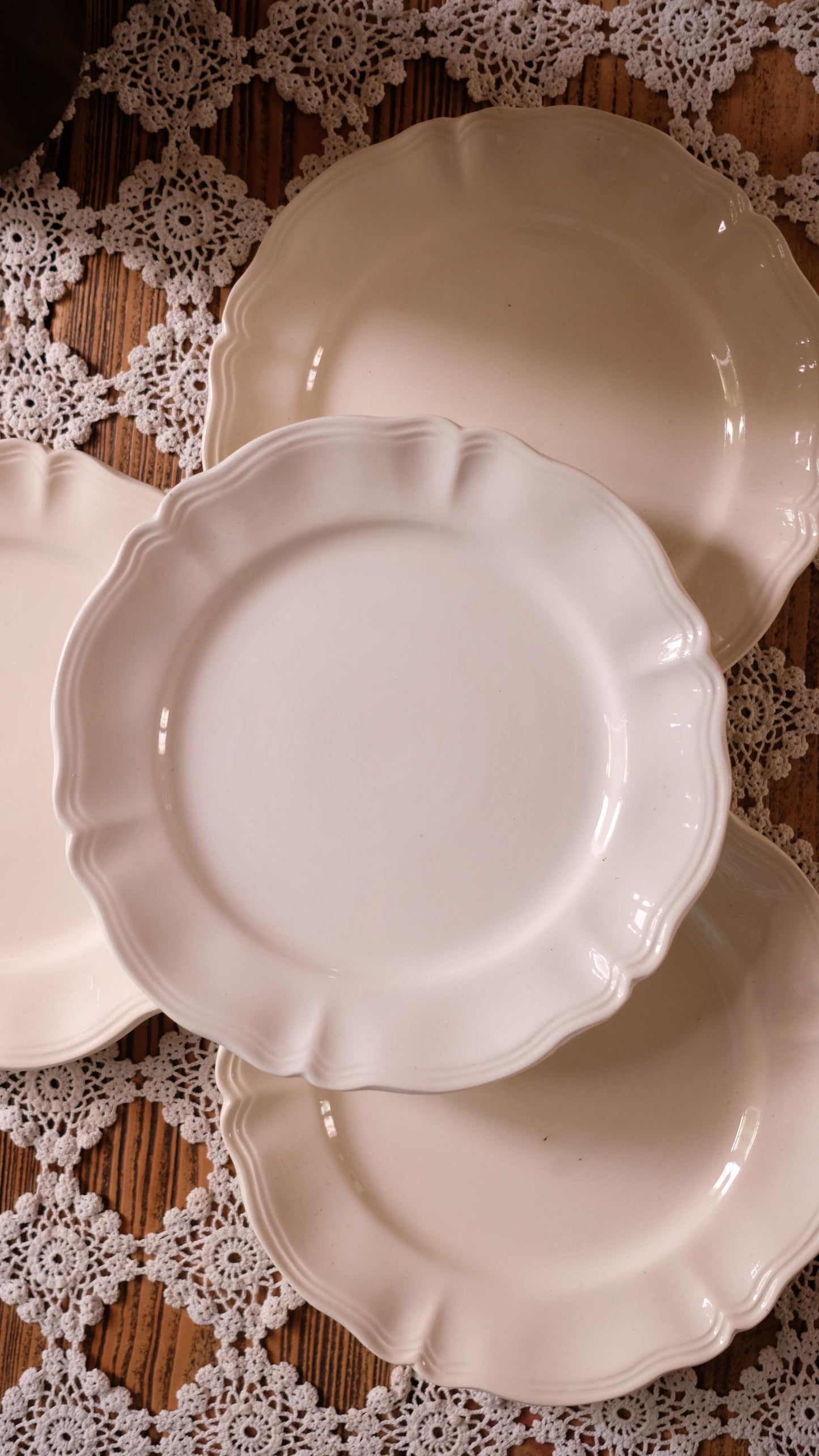 Lot de trois quatre assiettes à dessert à godrons vintage Sarreguemines