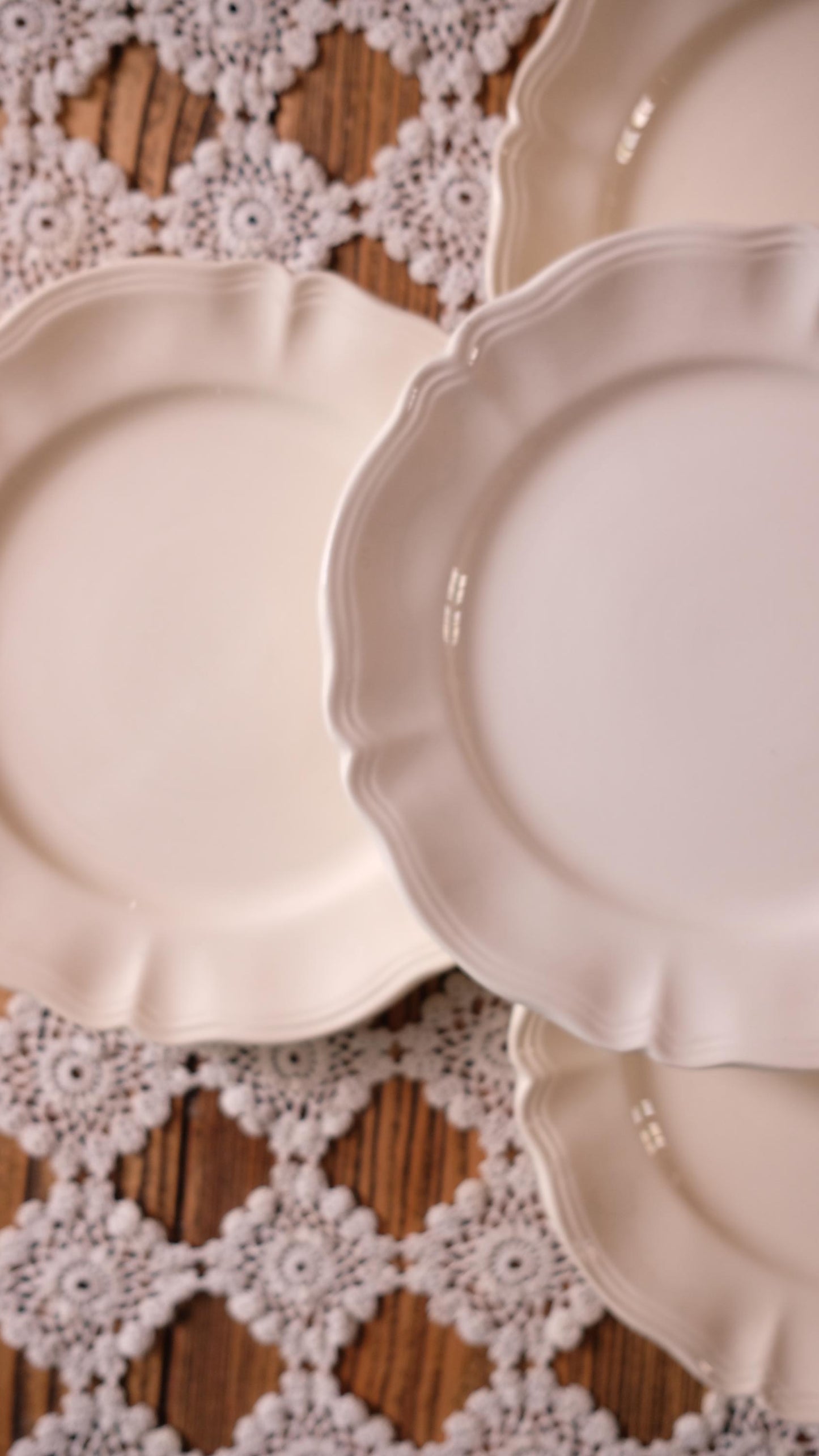 Lot de trois quatre assiettes à dessert à godrons vintage Sarreguemines