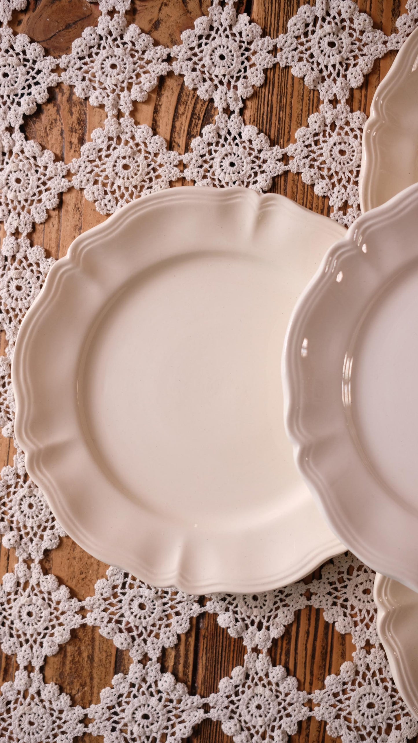 Lot de trois quatre assiettes à dessert à godrons vintage Sarreguemines