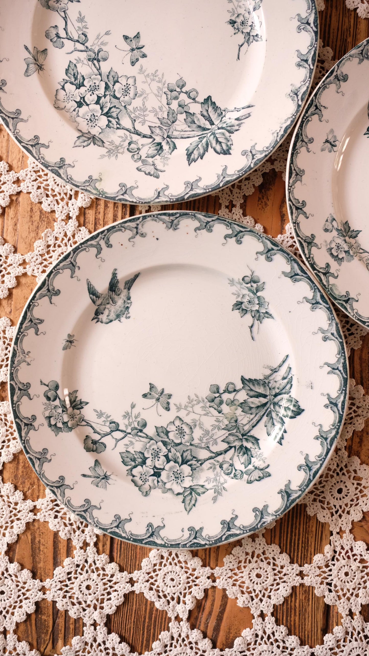 Lot de trois assiettes à dessert Saint Amand Hamage vintage modèle Aubépine