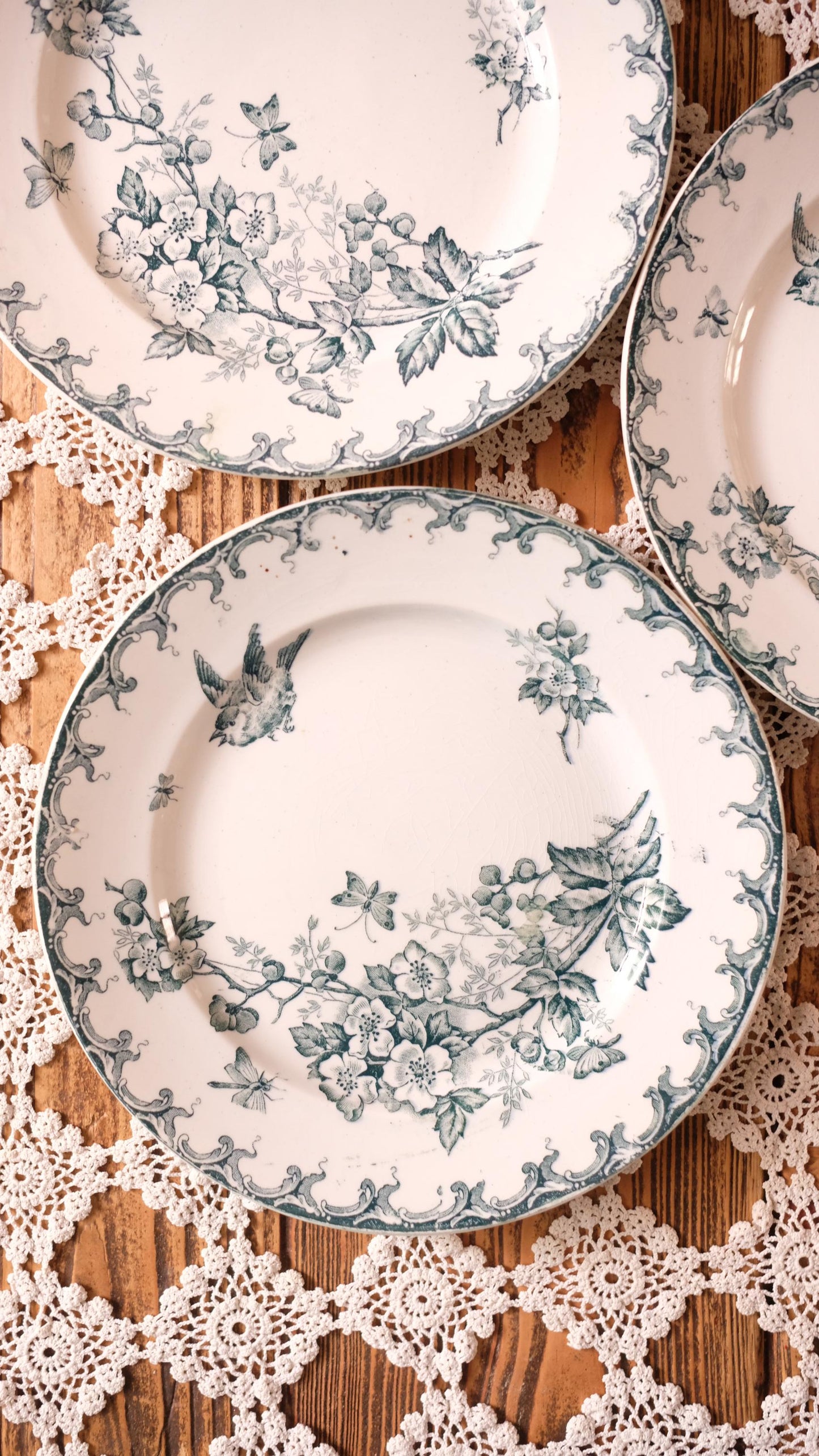 Lot de trois assiettes à dessert Saint Amand Hamage vintage modèle Aubépine