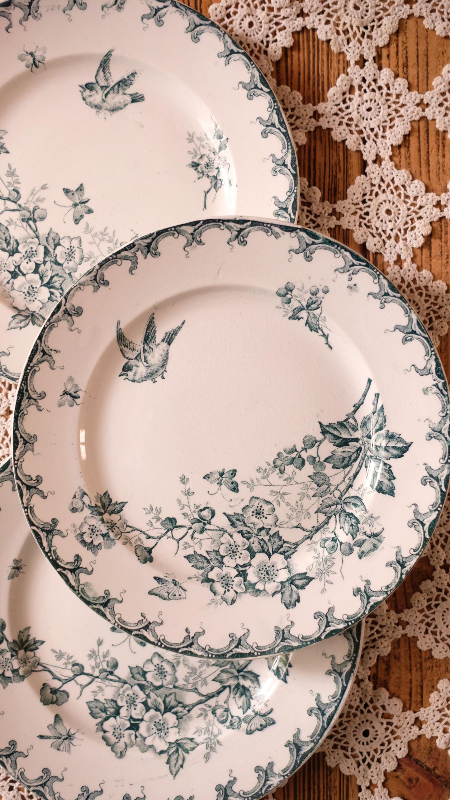 Lot de trois assiettes à dessert Saint Amand Hamage vintage modèle Aubépine