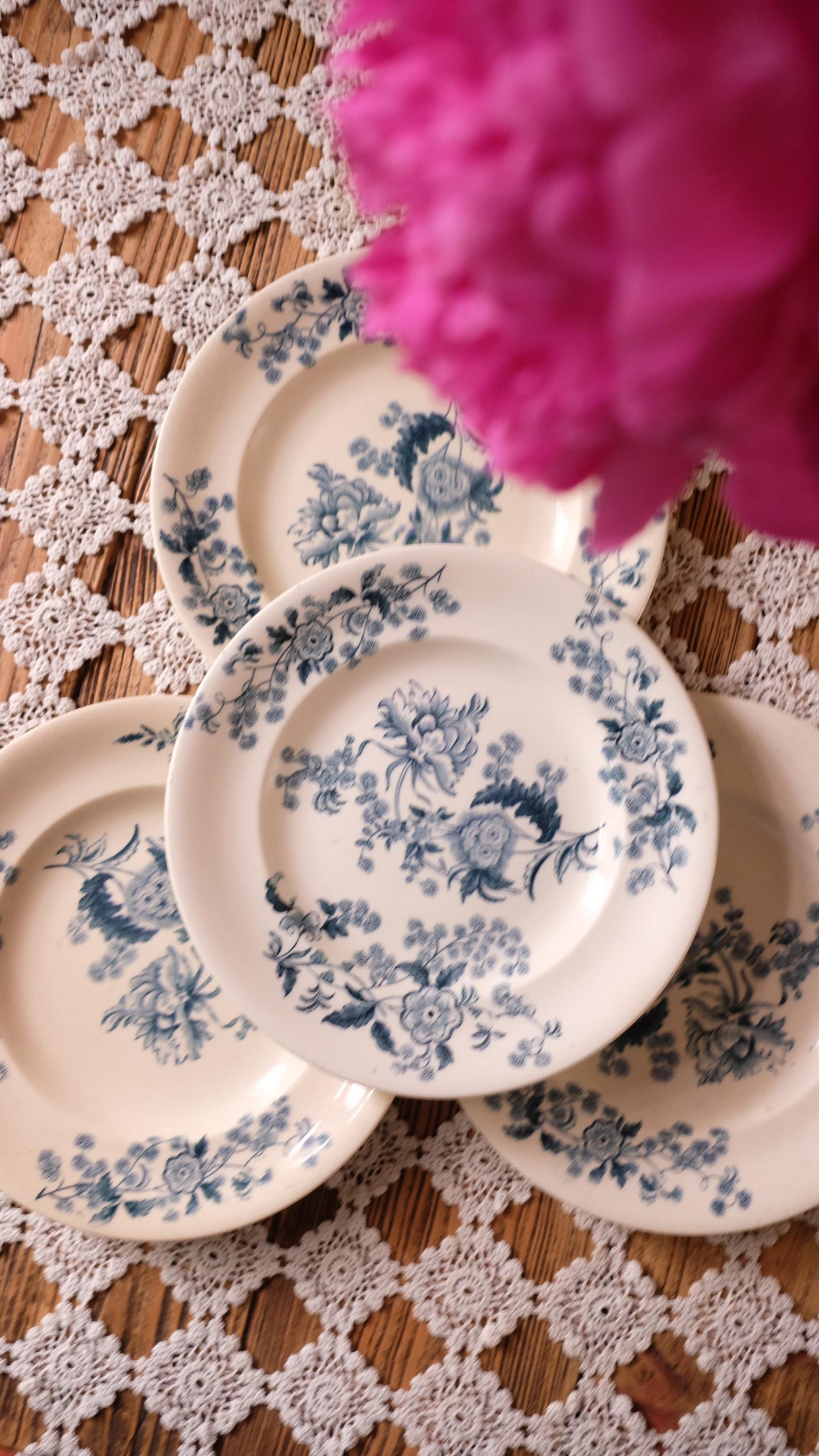 Lot de quatre assiettes Longwy vintage modèle Ycho style terre de fer