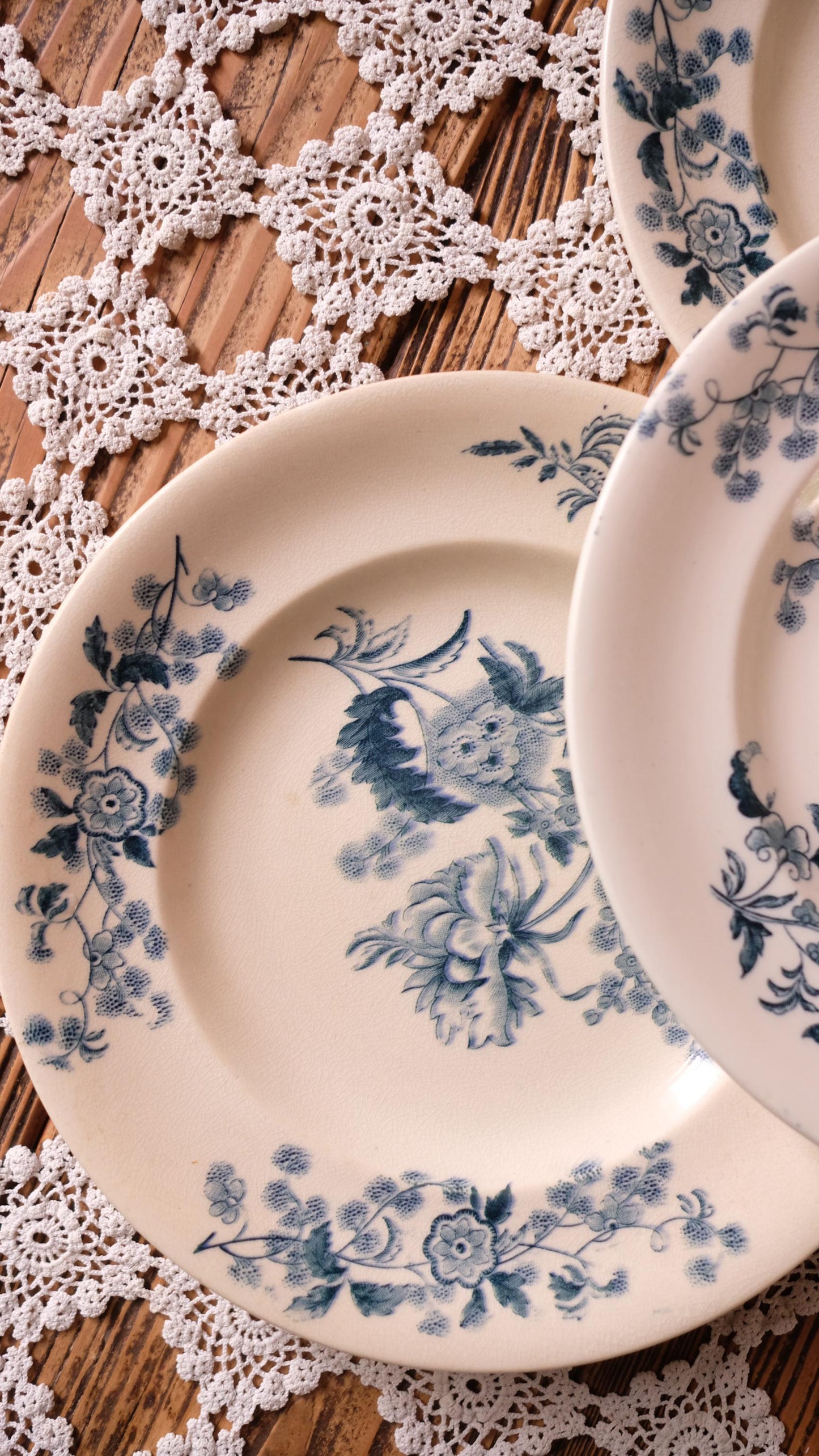 Lot de quatre assiettes Longwy vintage modèle Ycho style terre de fer