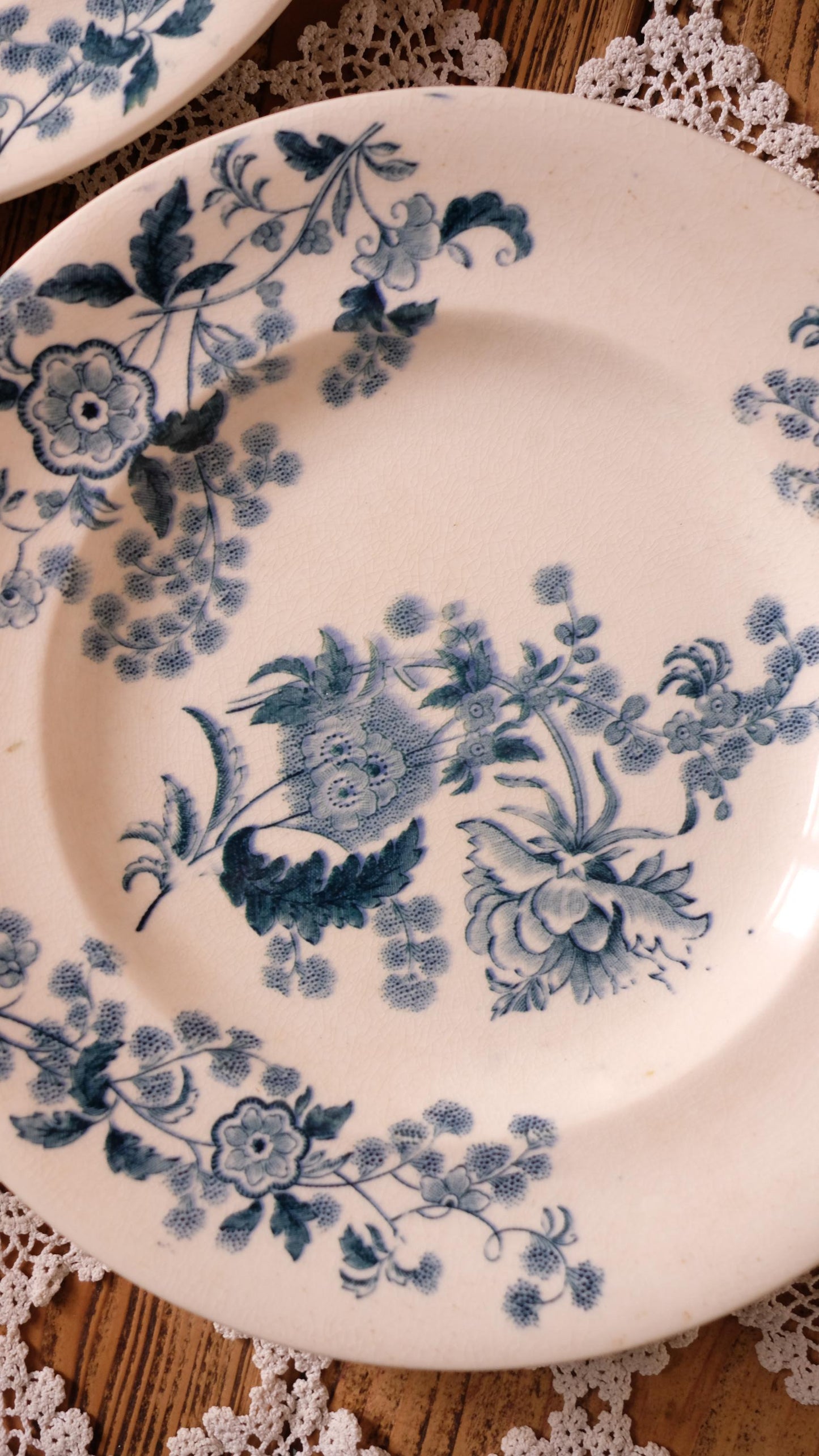 Lot de quatre assiettes Longwy vintage modèle Ycho style terre de fer