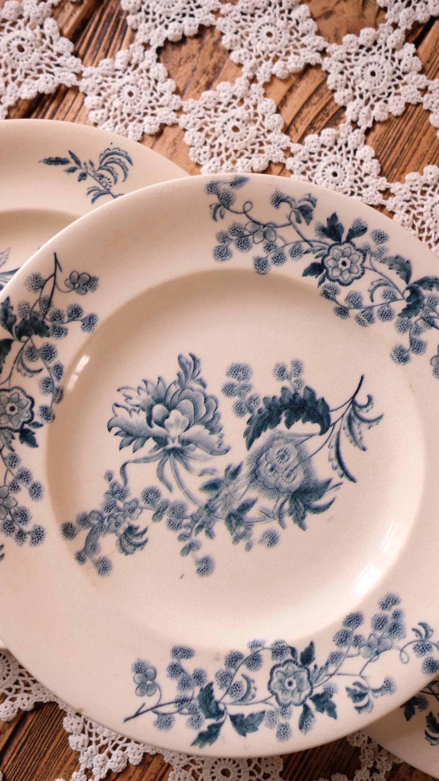 Lot de quatre assiettes Longwy vintage modèle Ycho style terre de fer