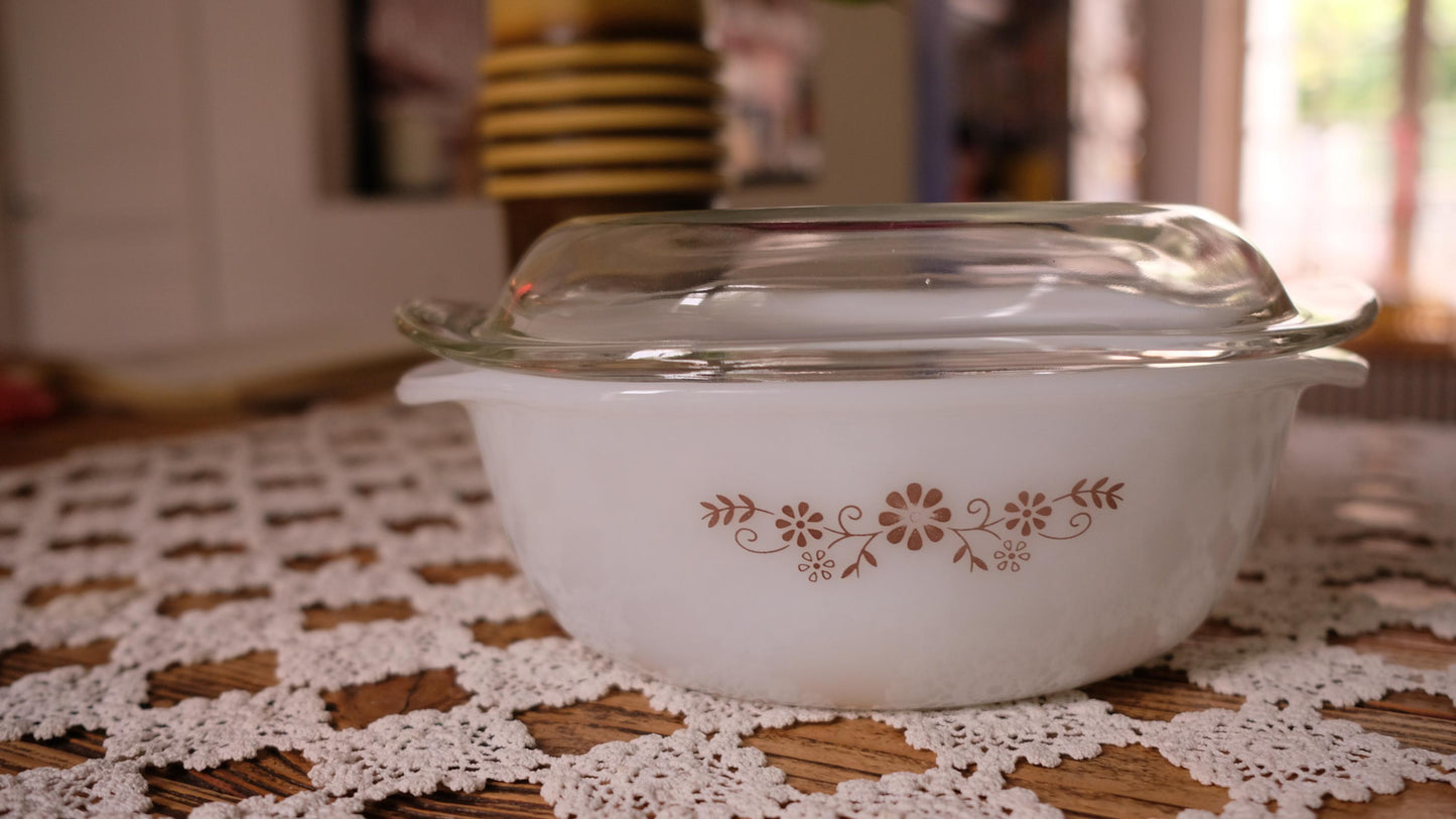 Plat en pyrex vintage Pyrorey
