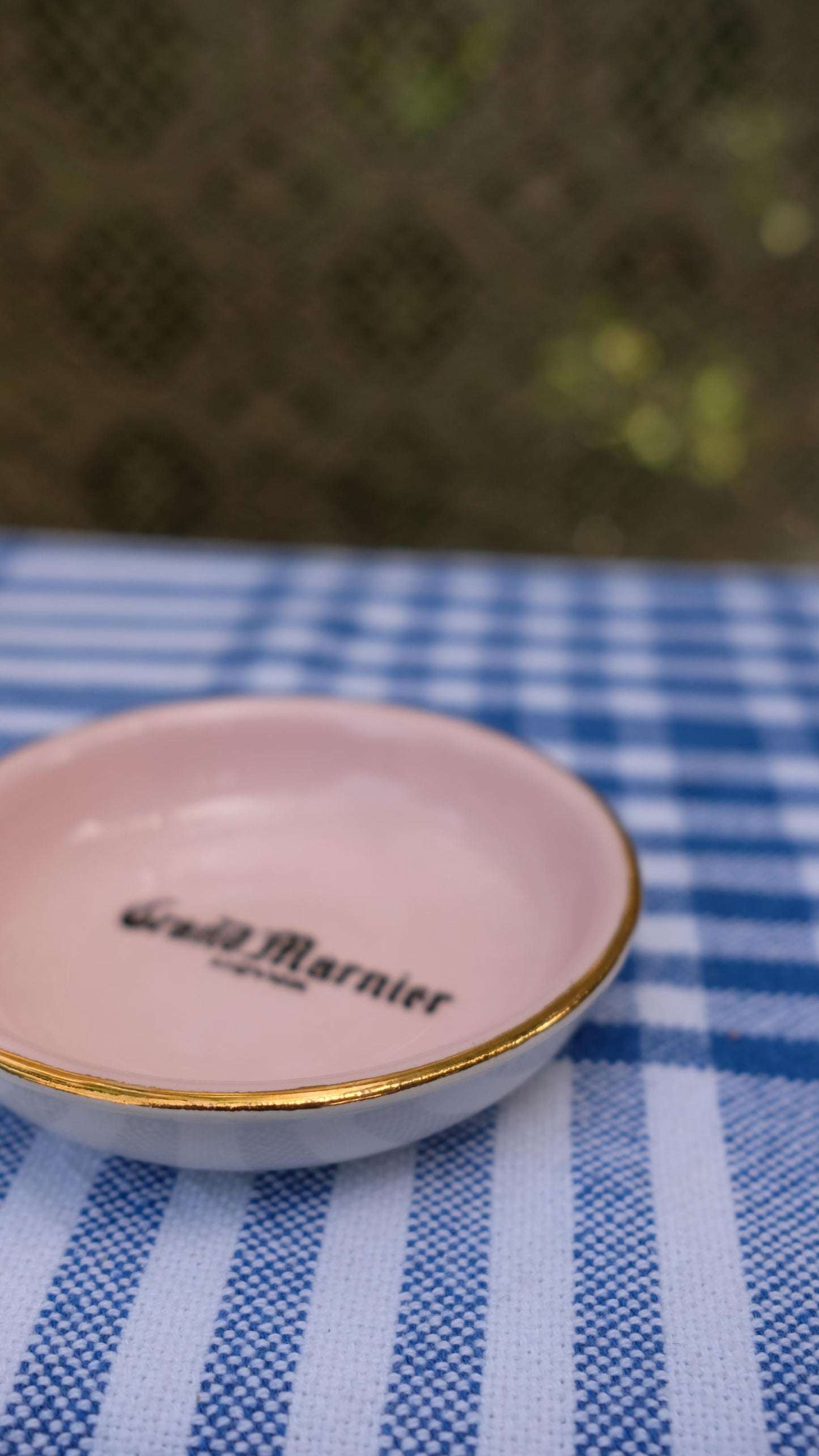 Cendrier publicitaire grand Marnier de la faïencerie moulin des loups