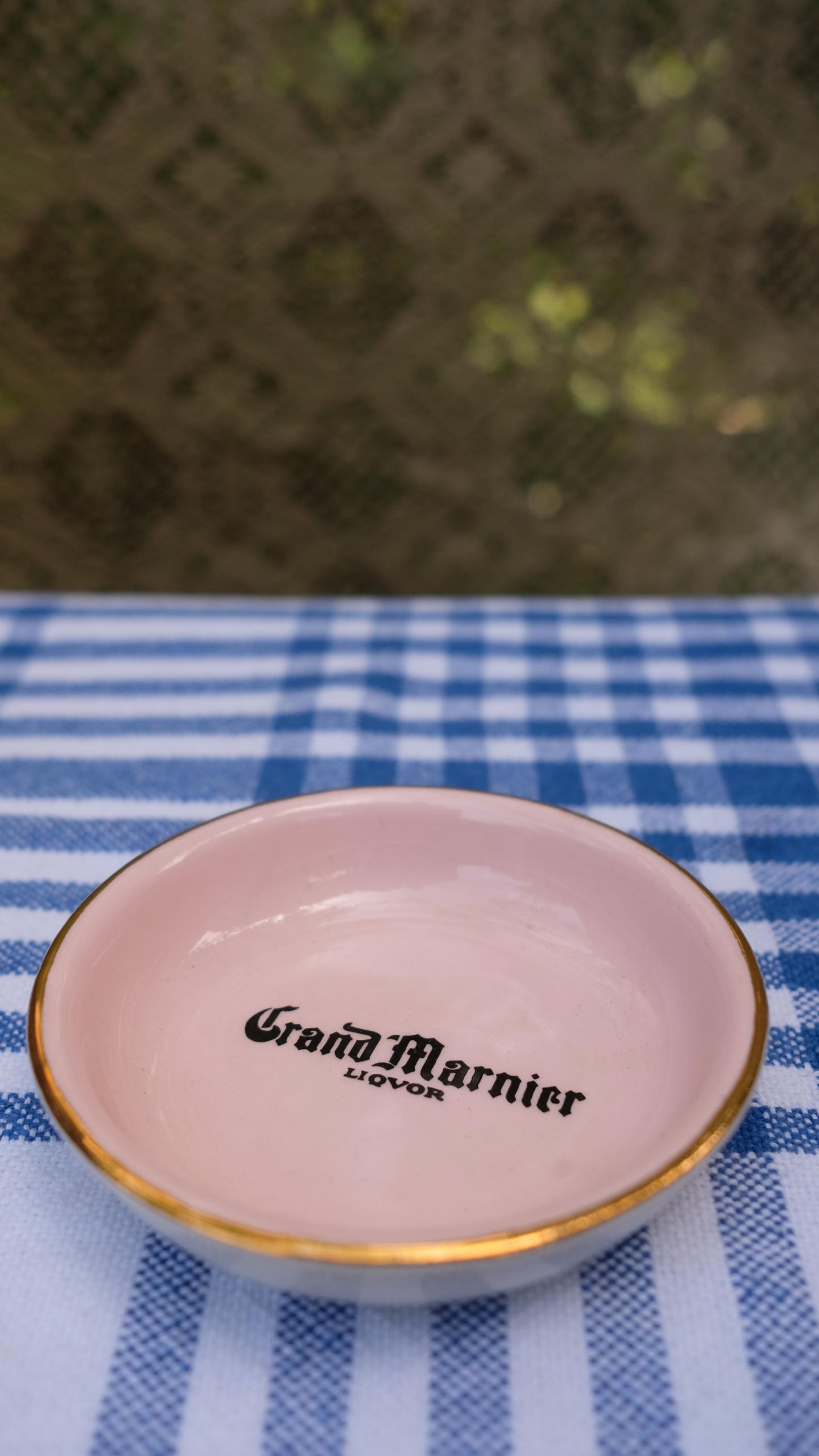 Cendrier publicitaire grand Marnier de la faïencerie moulin des loups