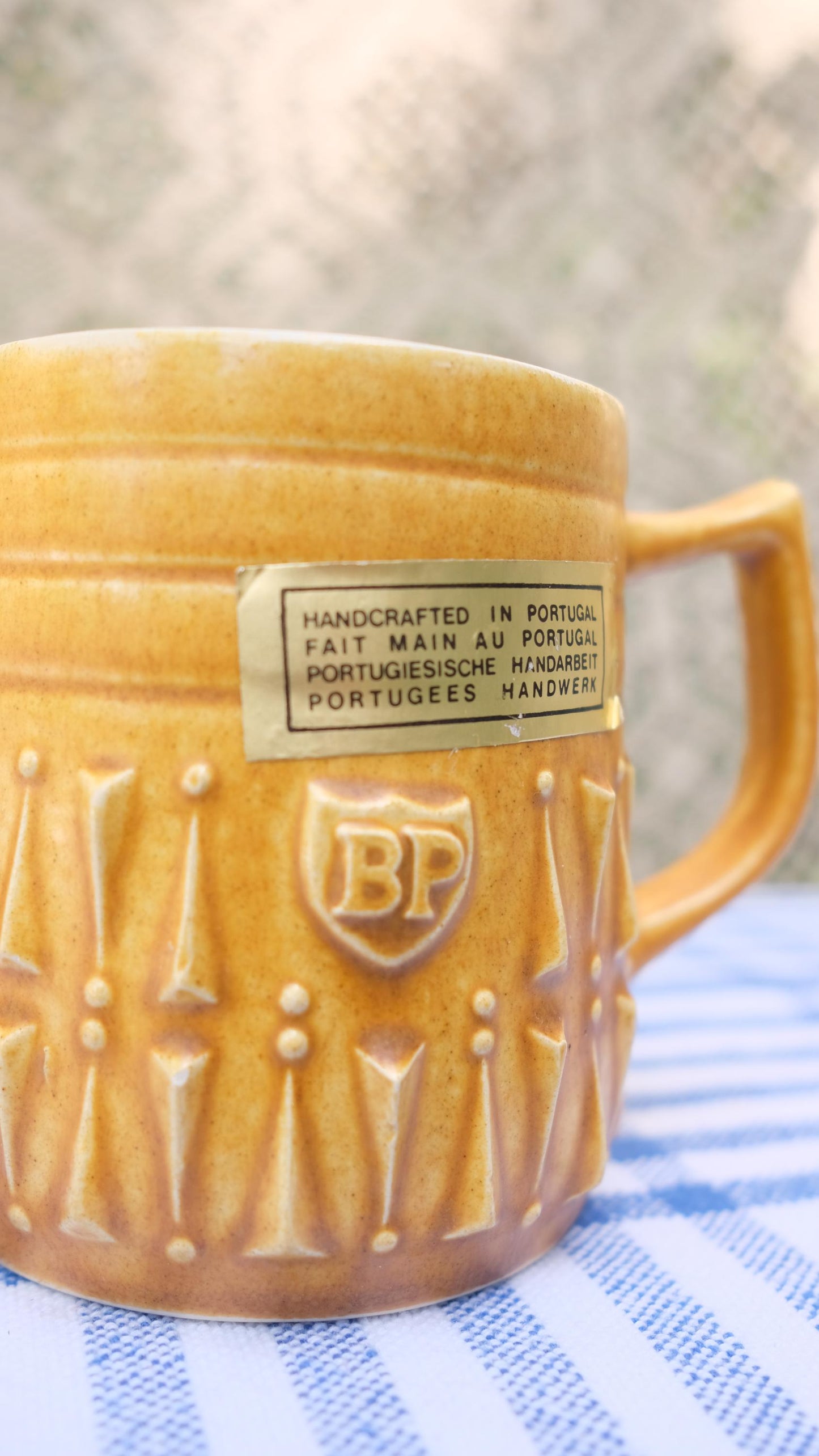 Lot de deux tasses/choppes publicitaires BP vintage en céramique fabriquées au Portugal
