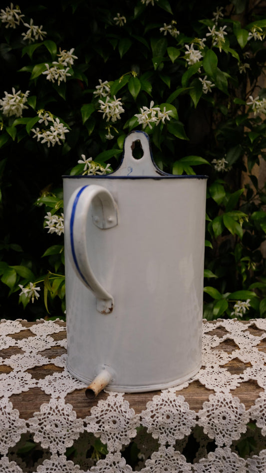 Bock à lavement vintage en tôle émaillée