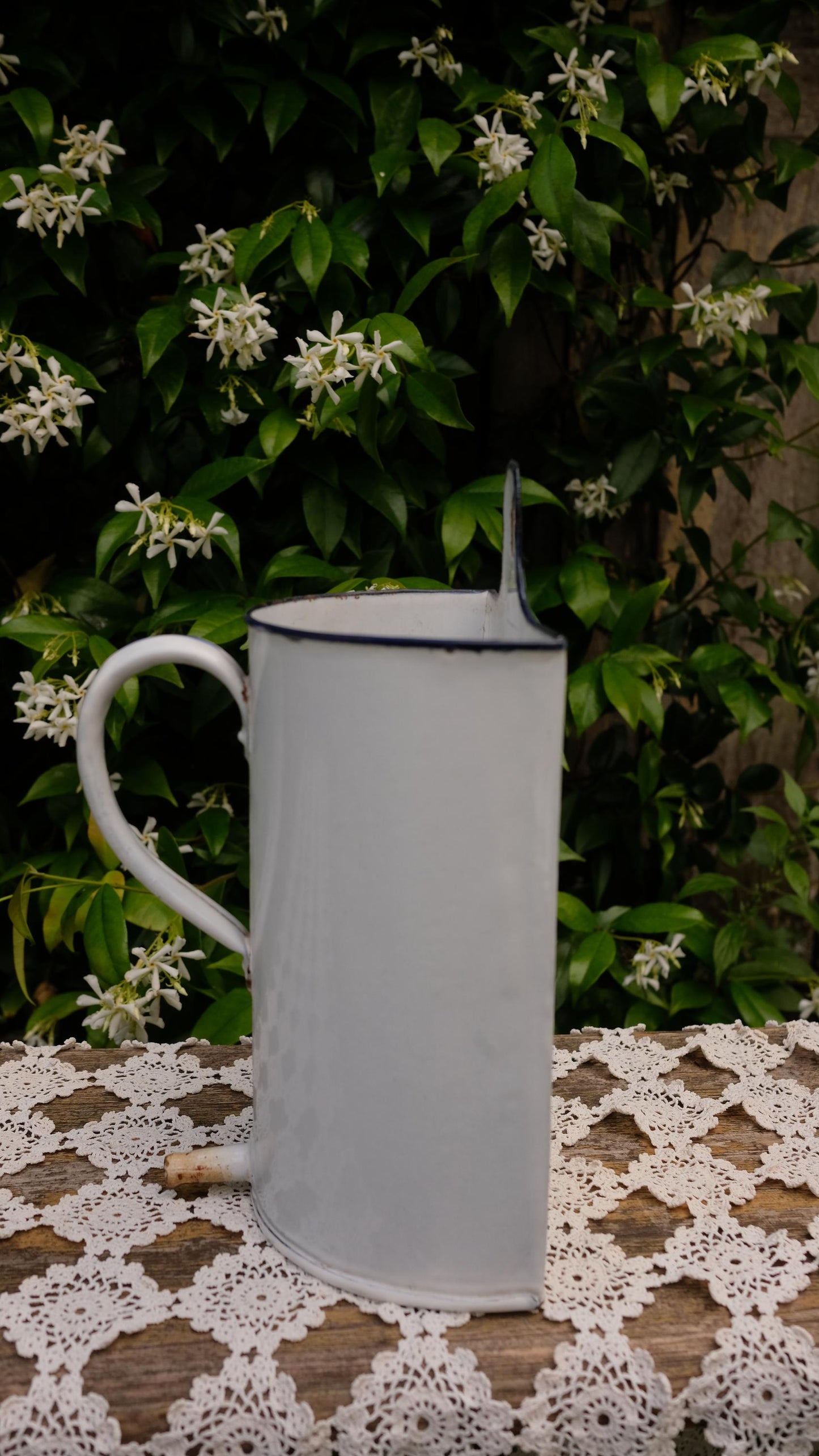 Bock à lavement vintage en tôle émaillée
