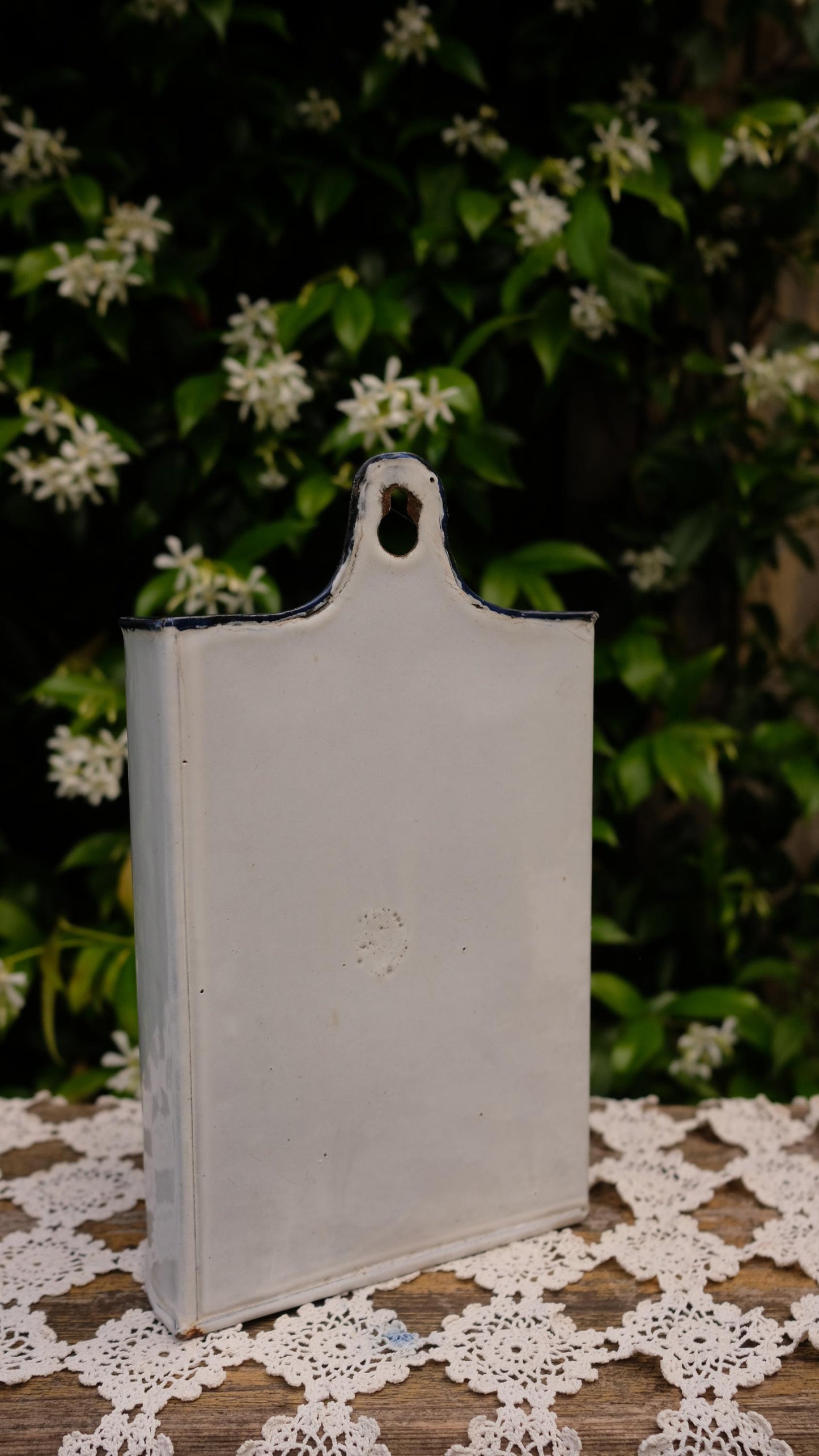 Bock à lavement vintage en tôle émaillée