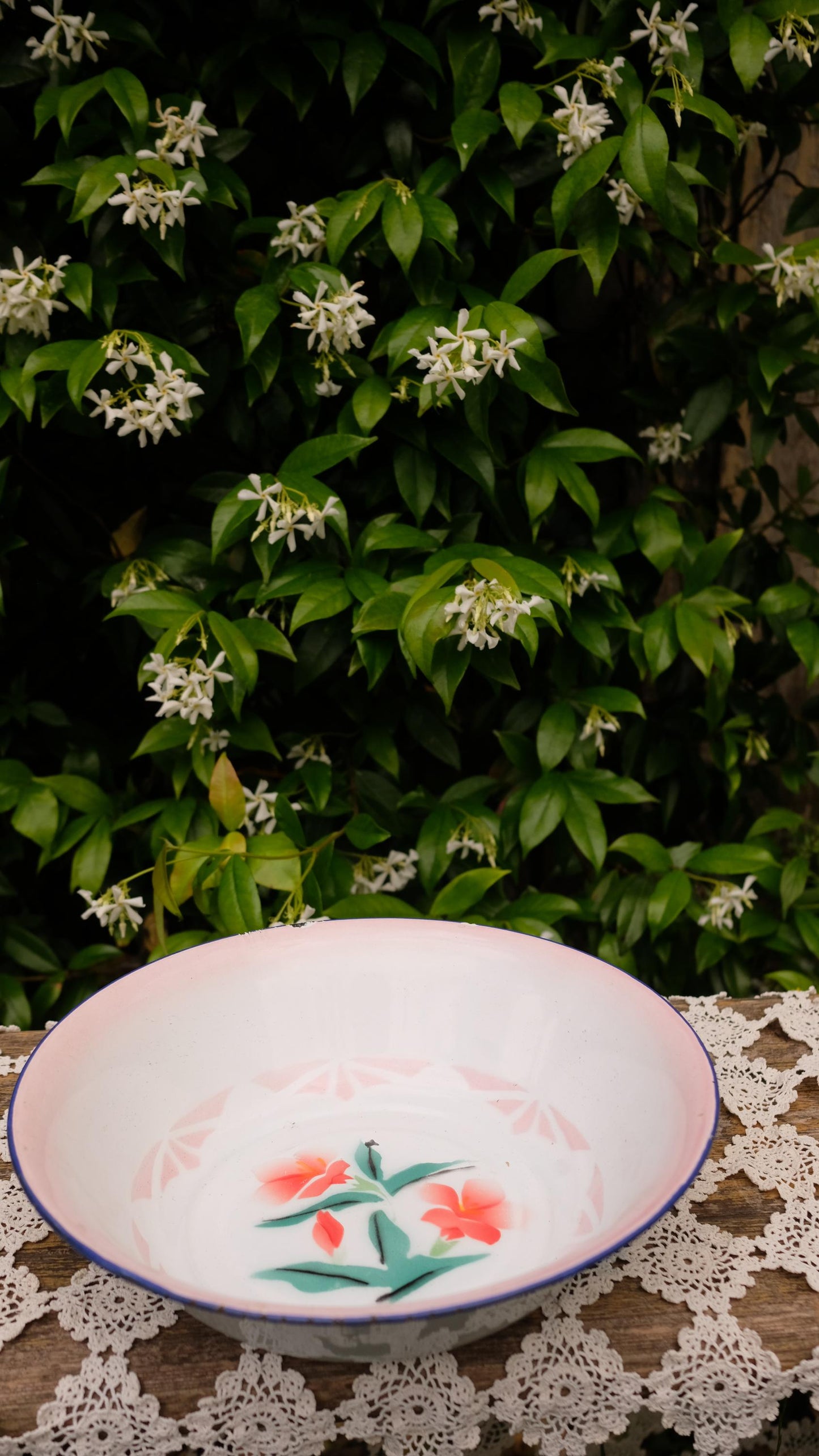 Plat creux vintage en tôle émaillée