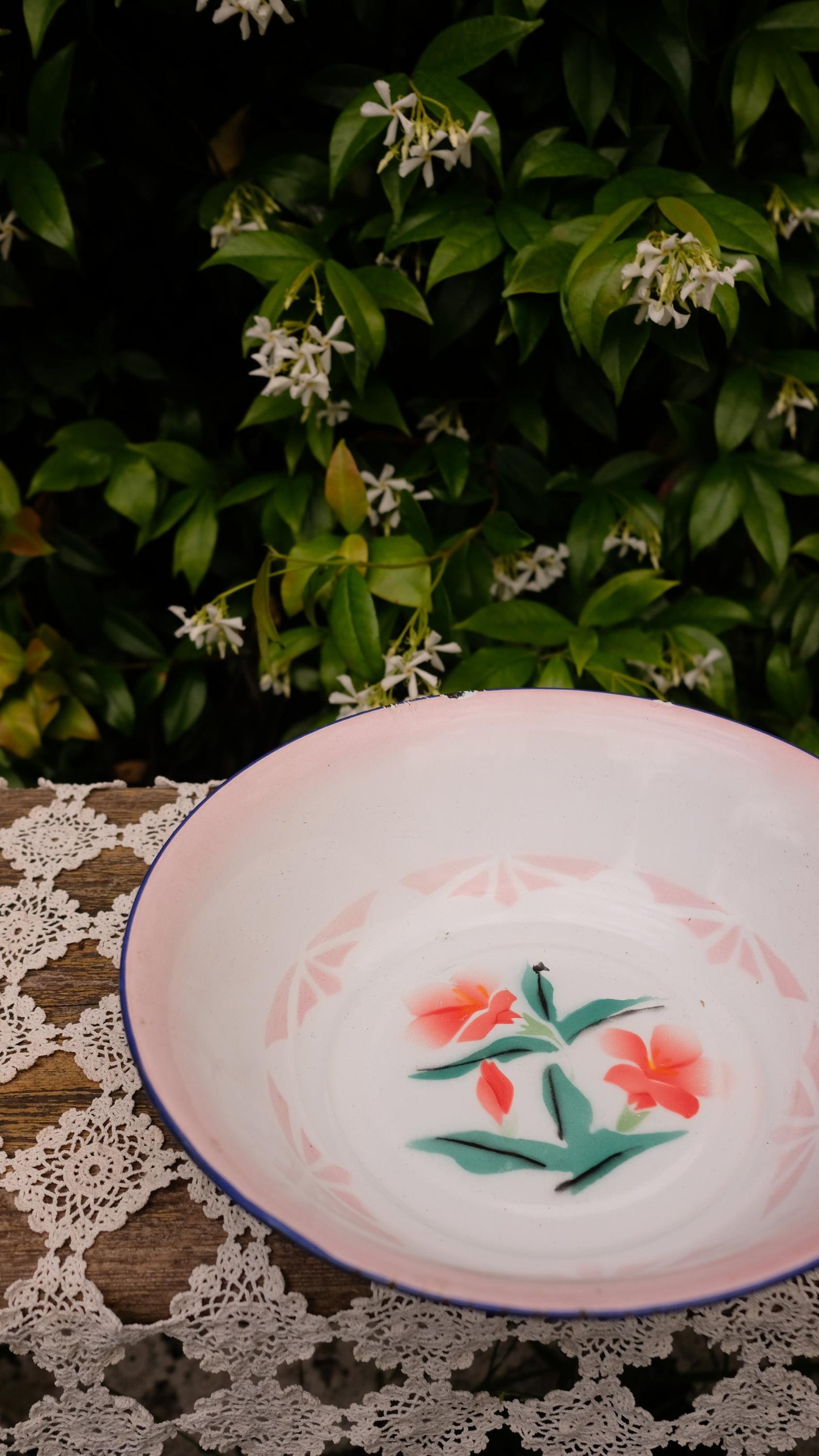 Plat creux vintage en tôle émaillée