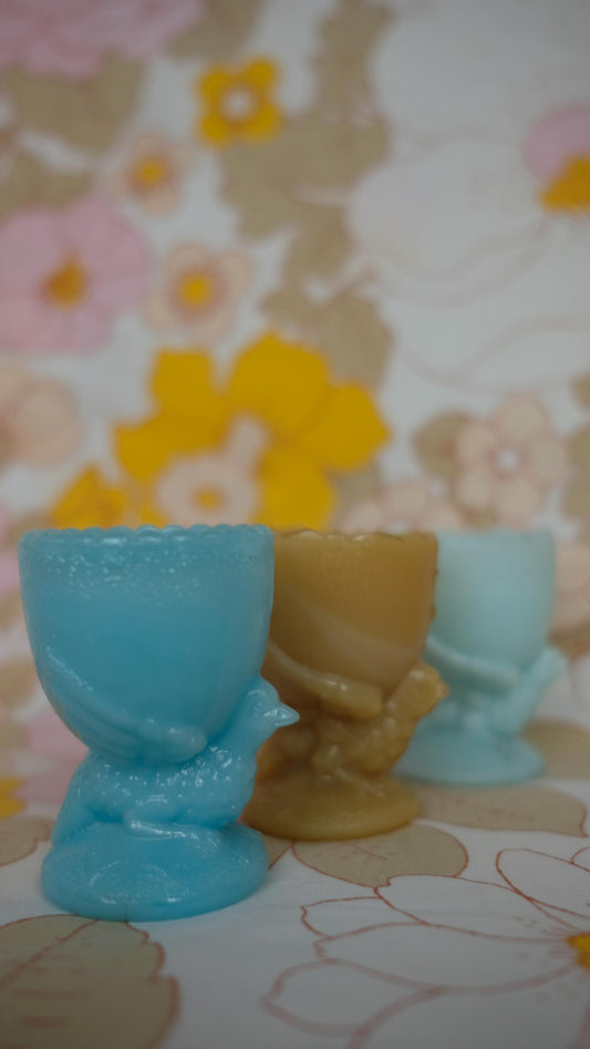 Lot de quatre coquetiers en opaline de Portieux