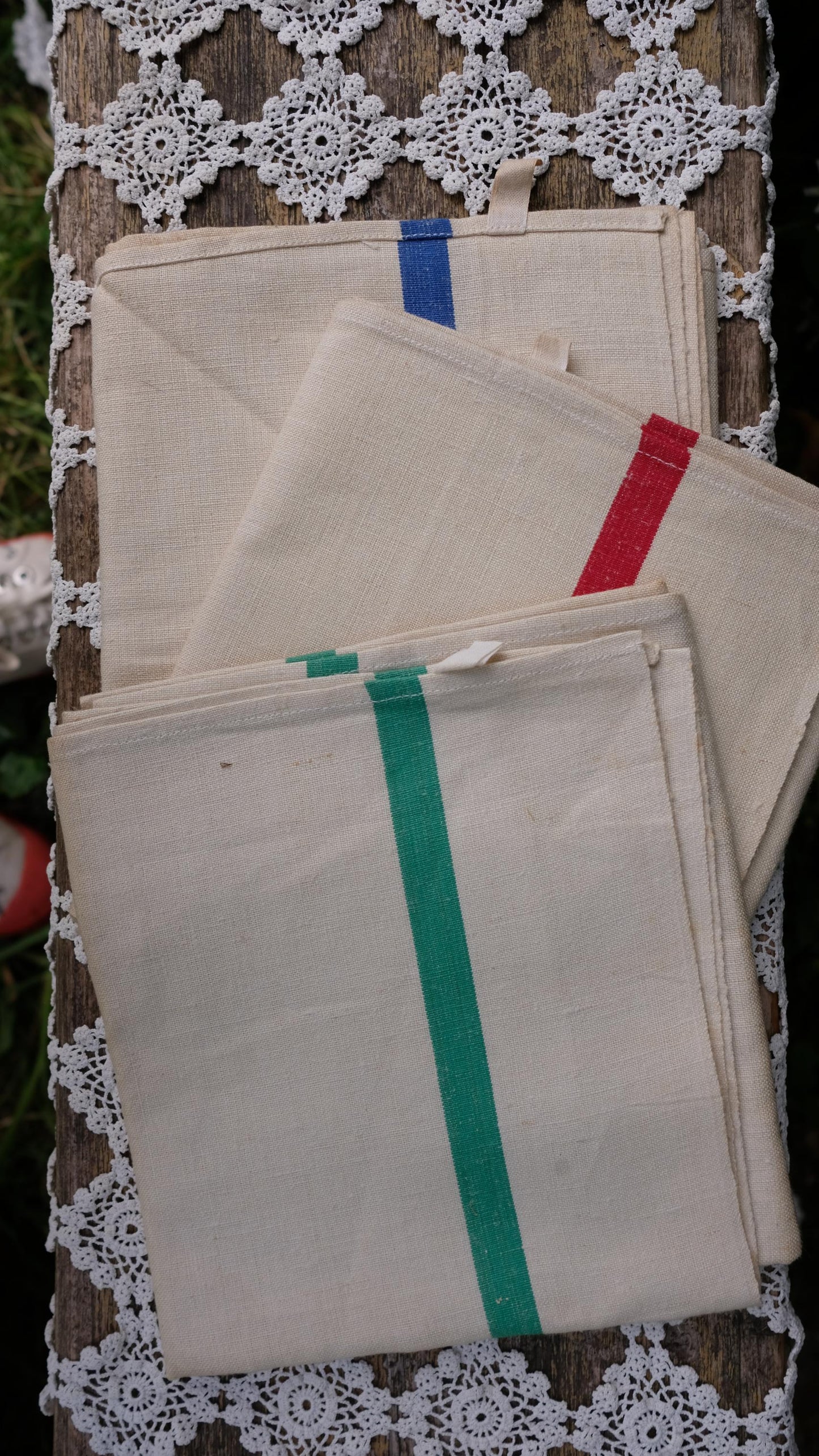 Lot de trois torchons vintage en métis